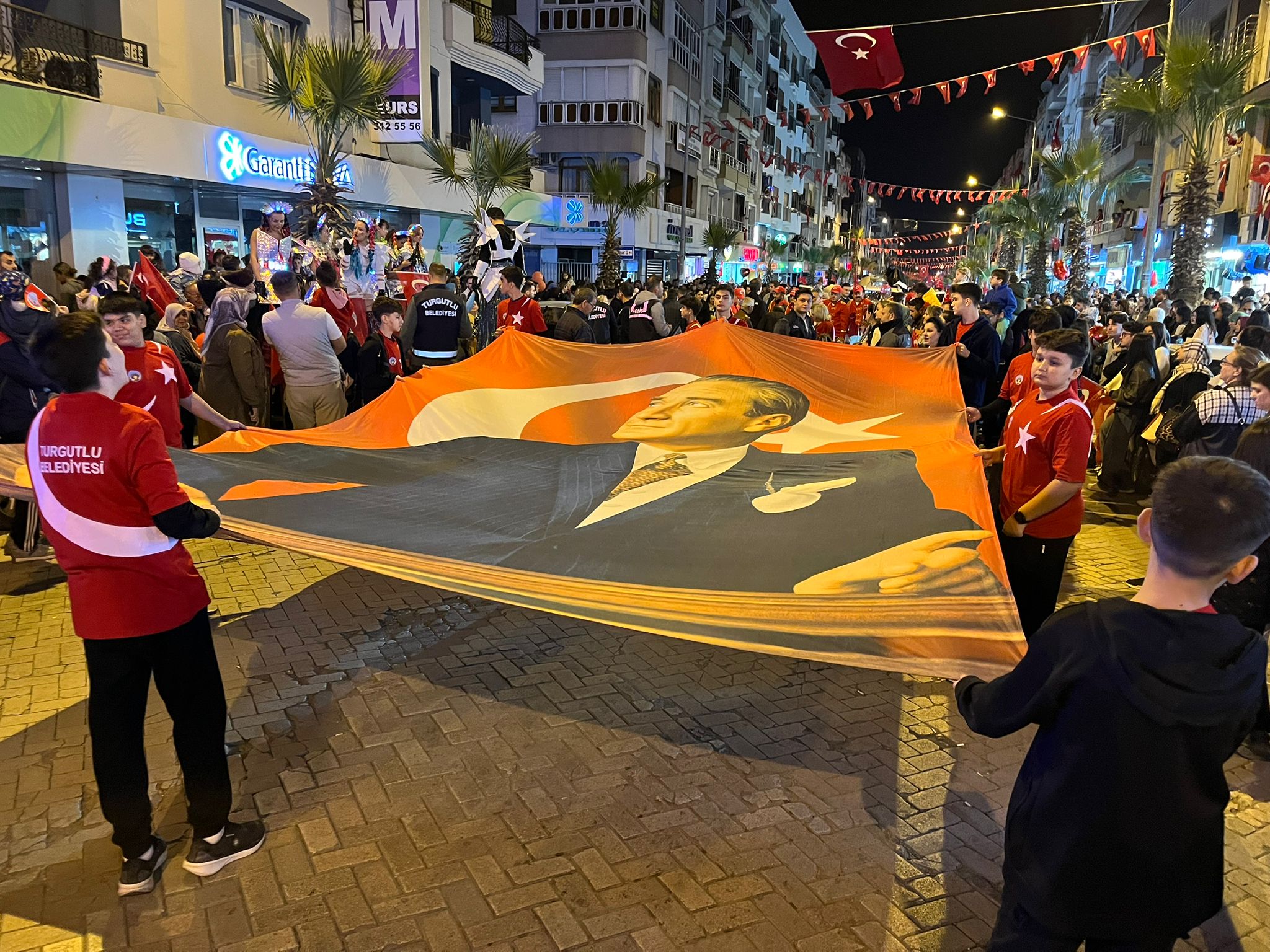 Turgutlu’da Cumhuriyet Coşkusu sokaklara taştı