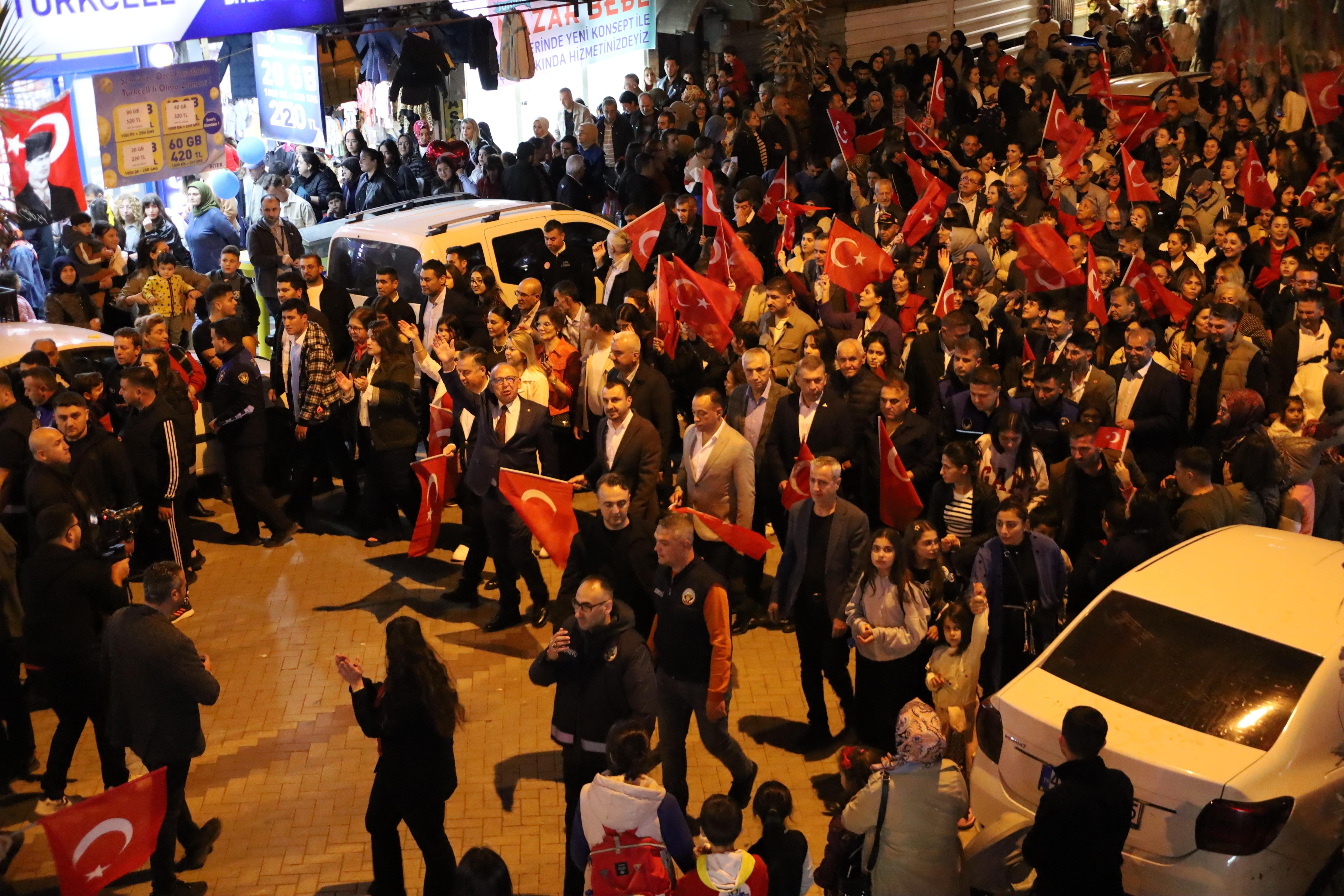 Turgutlu’da Cumhuriyet Coşkusu sokaklara taştı