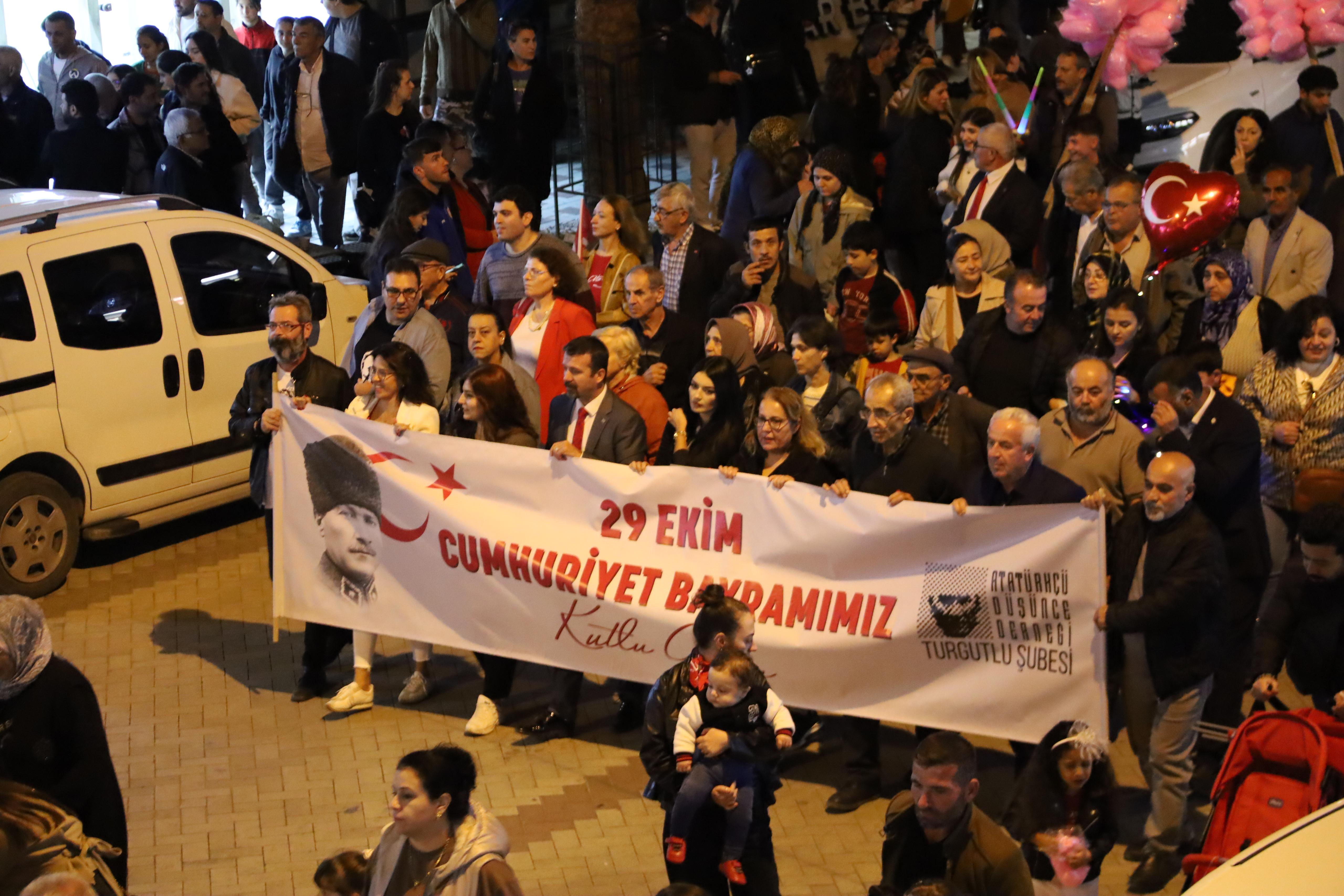 Turgutlu’da Cumhuriyet Coşkusu sokaklara taştı