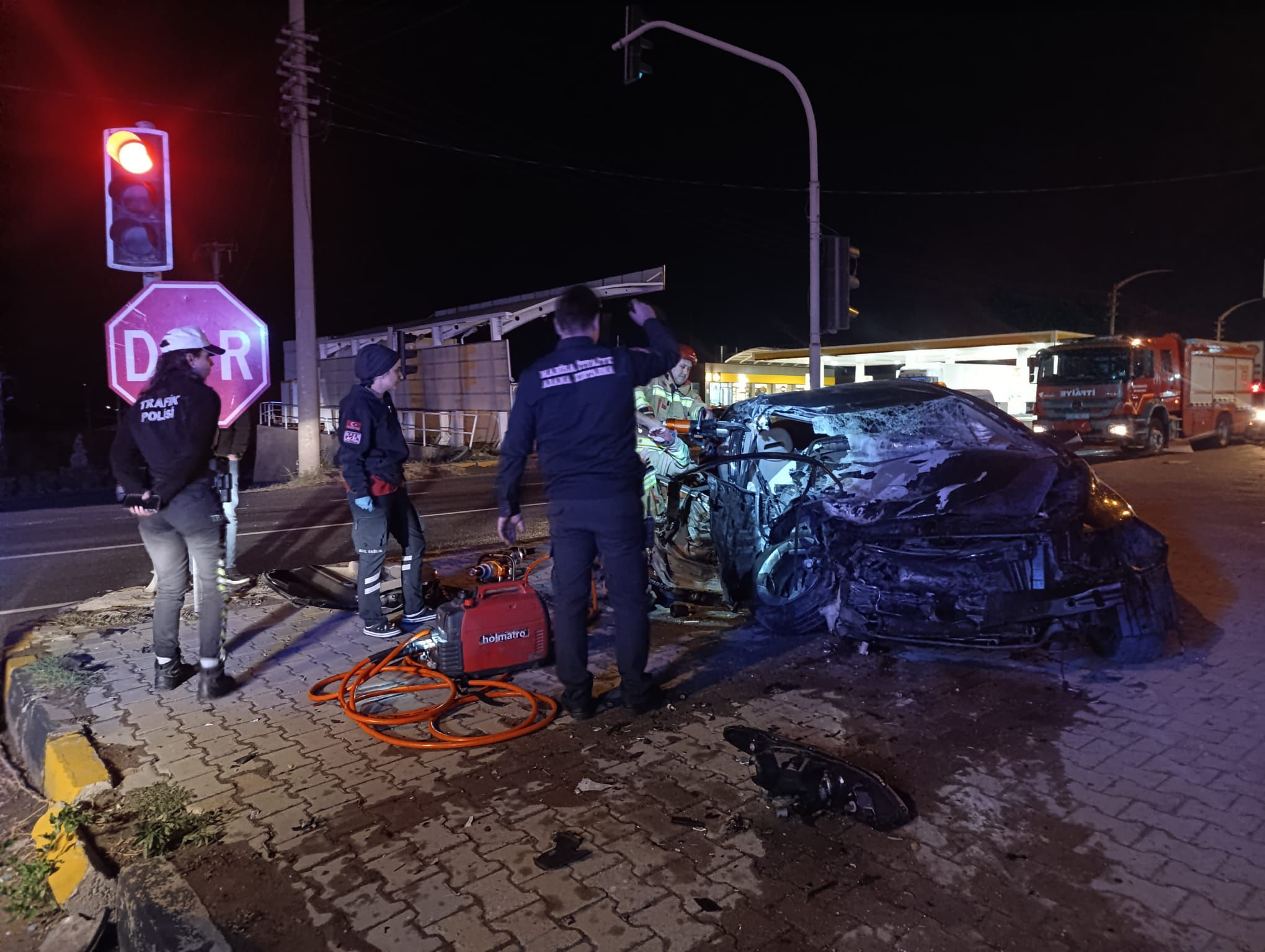 Turgutlu'da TIR ile otomobil çarpıştı: 1 ölü 3 yaralı
