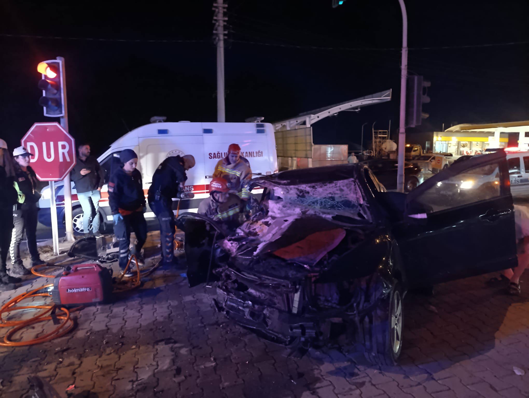 Turgutlu'da TIR ile otomobil çarpıştı: 1 ölü 3 yaralı