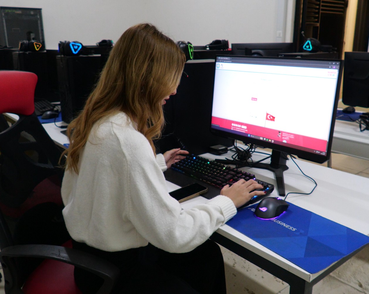 Manisa Büyükşehir’den 17 ilçede online eğitim desteği