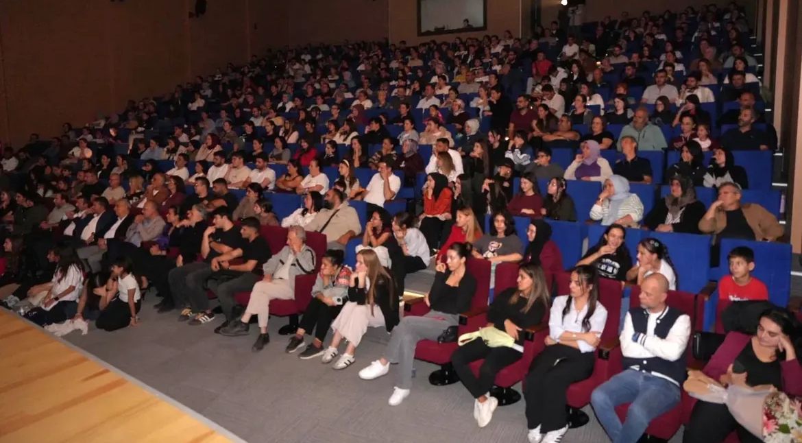 Ekrem Gürel Kültür Merkezi’nde tiyatro perdesi açıldı