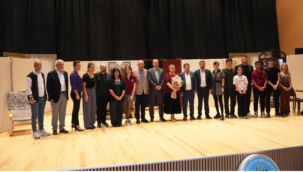 Ekrem Gürel Kültür Merkezi’nde tiyatro perdesi açıldı