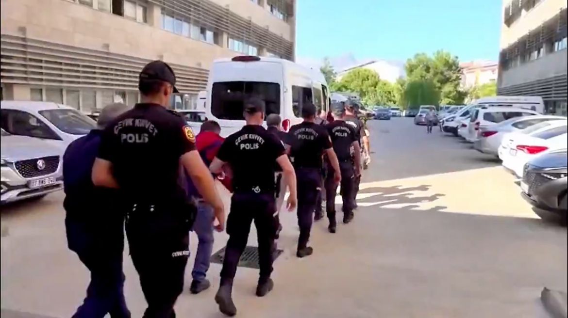 41 ilde operasyon 271 şüpheli yakalandı, aralarında Manisa da var