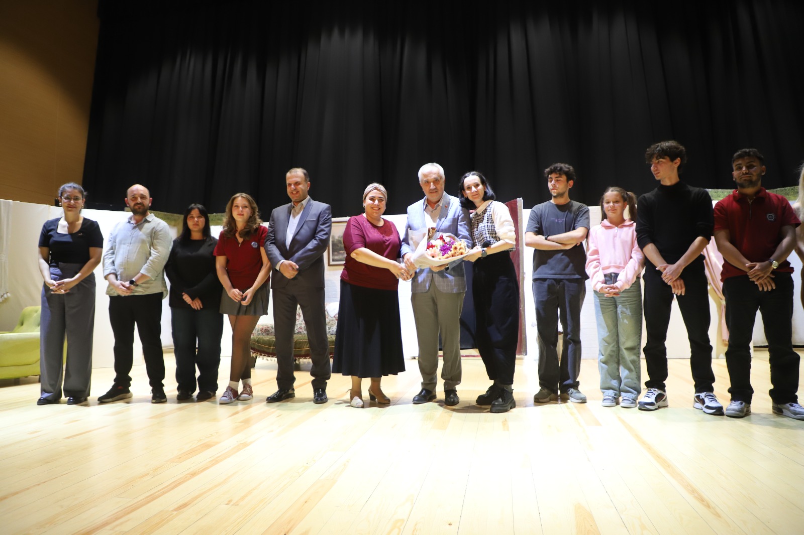 ‘Yarınlara Geç Kalmadan’ Turgutlu'da Yeniden Sahnedeydi