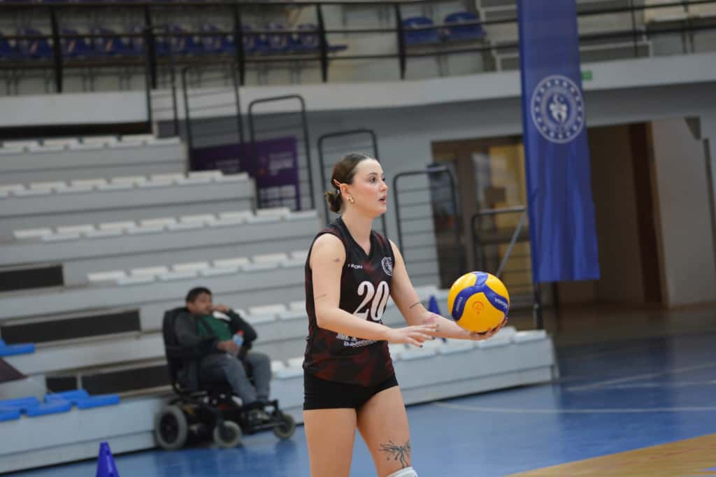 Turgutlu Belediyesi Kadın Voleybol Takımından Taraftarı Önünde Net Galibiyet