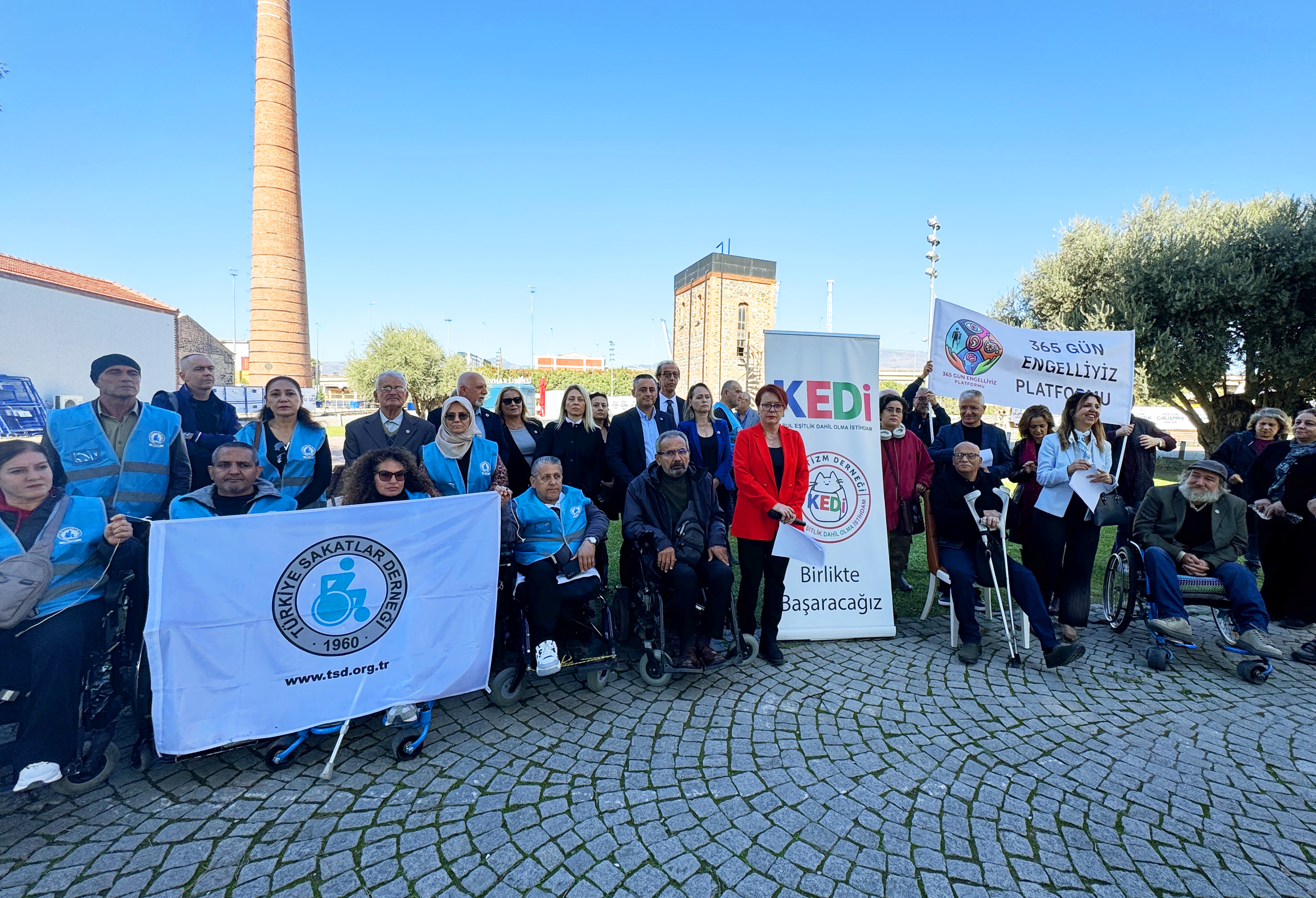 KEDİ Otizm Derneği'nden Turgutlu'da müdürün otizmli öğrenciyi merdivenden itmesine tepki