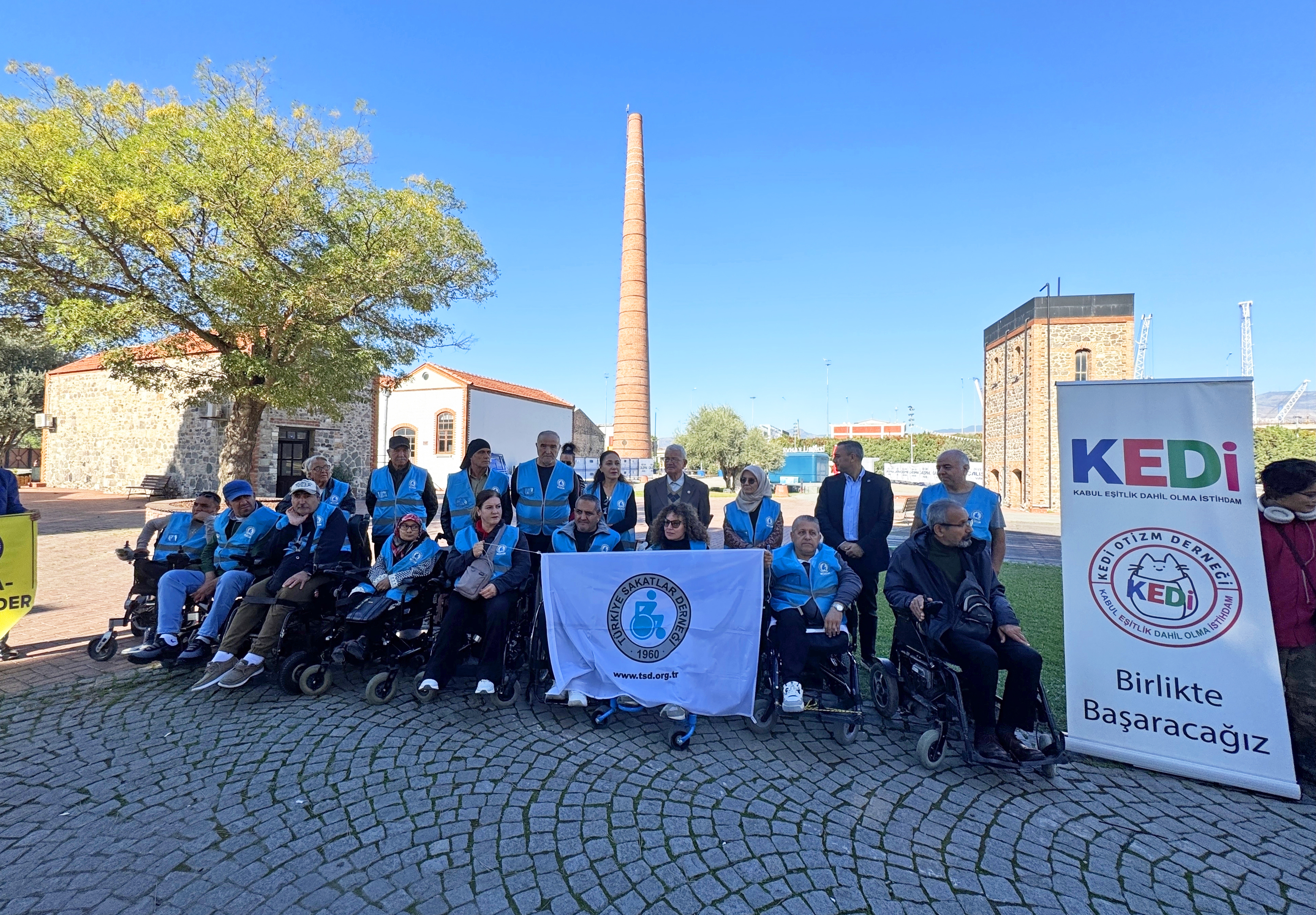 KEDİ Otizm Derneği'nden Turgutlu'da müdürün otizmli öğrenciyi merdivenden itmesine tepki