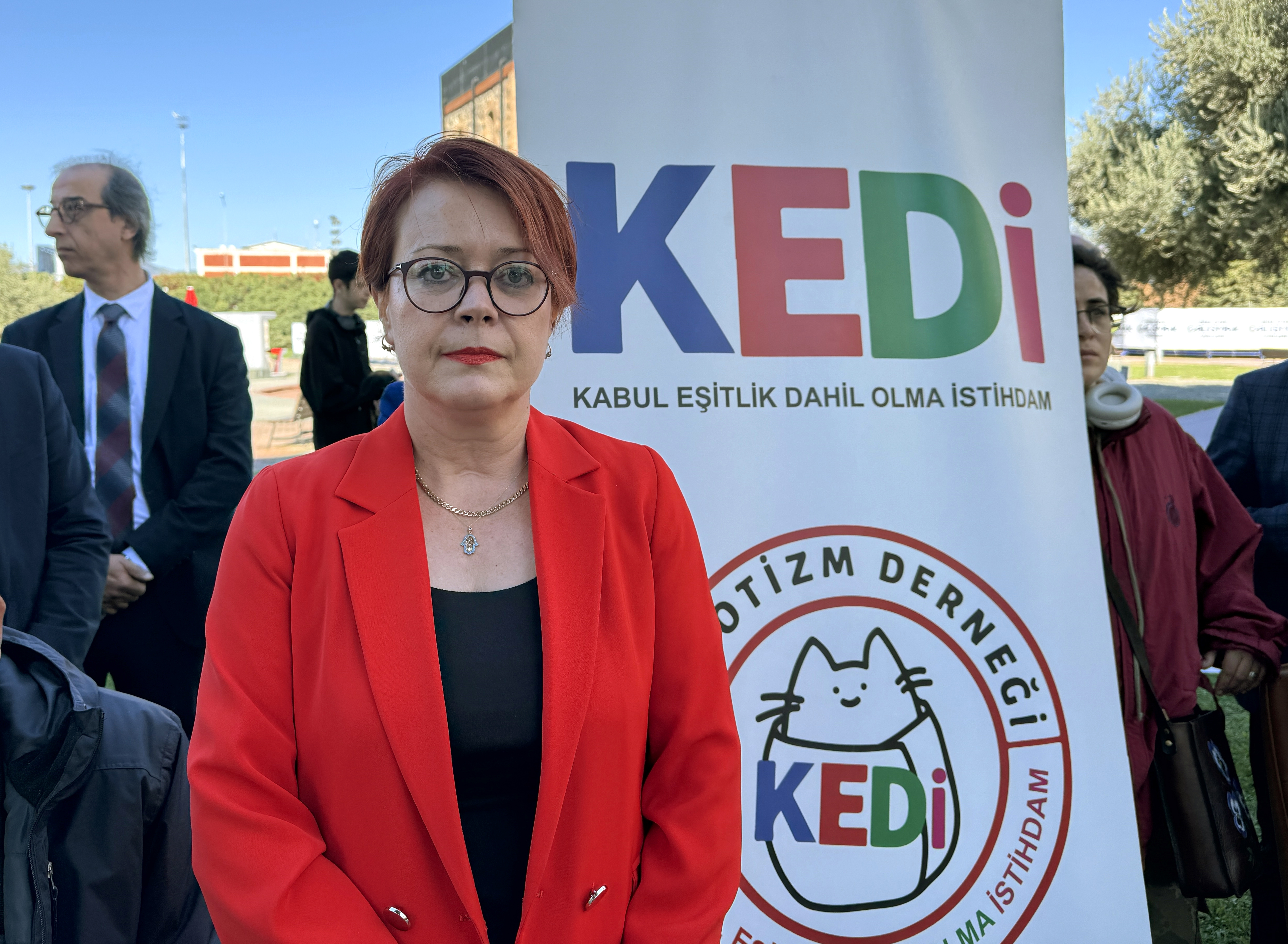KEDİ Otizm Derneği'nden Turgutlu'da müdürün otizmli öğrenciyi merdivenden itmesine tepki