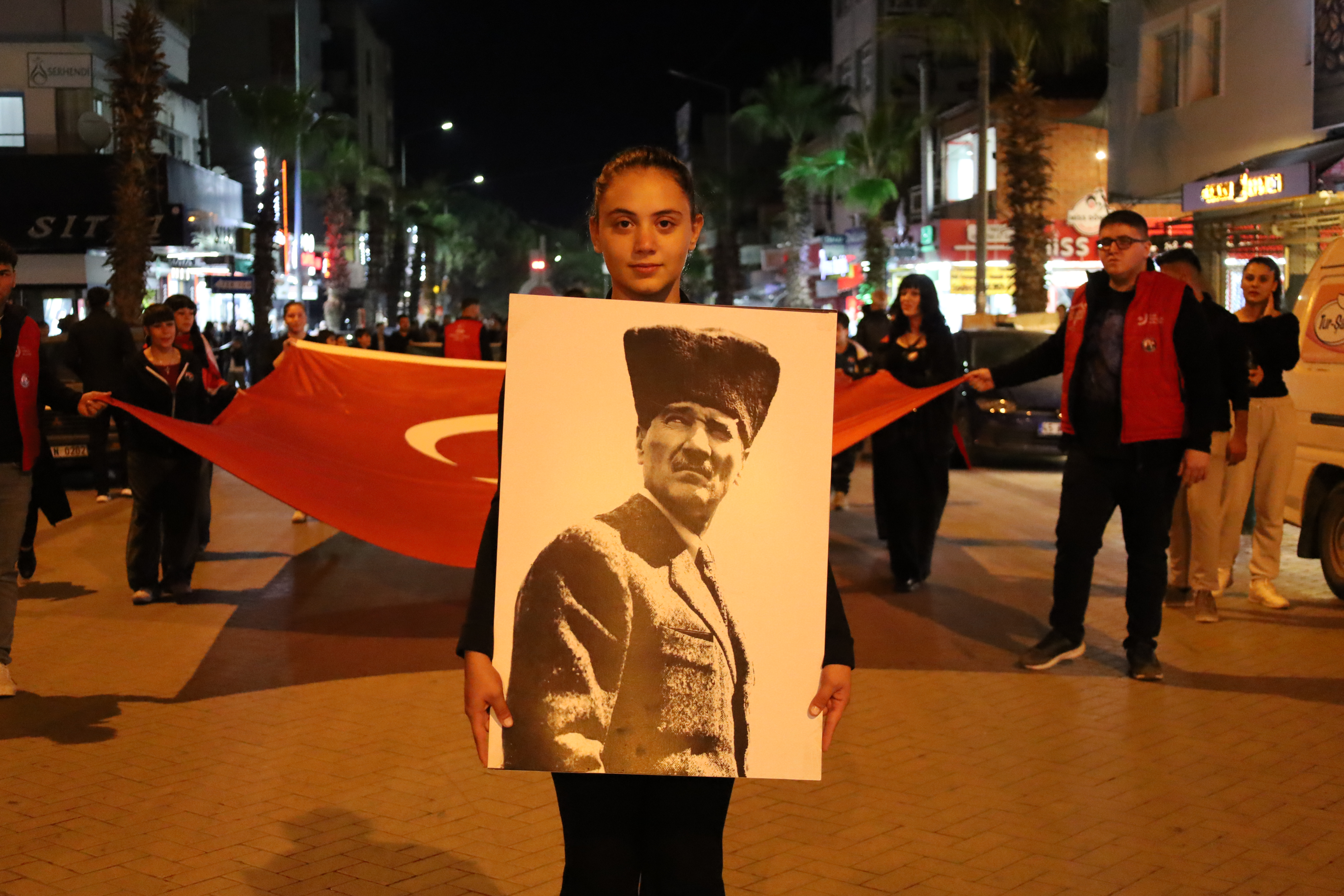 Turgutlu’da “Ata’ya Saygı Yürüyüşü” Düzenlendi