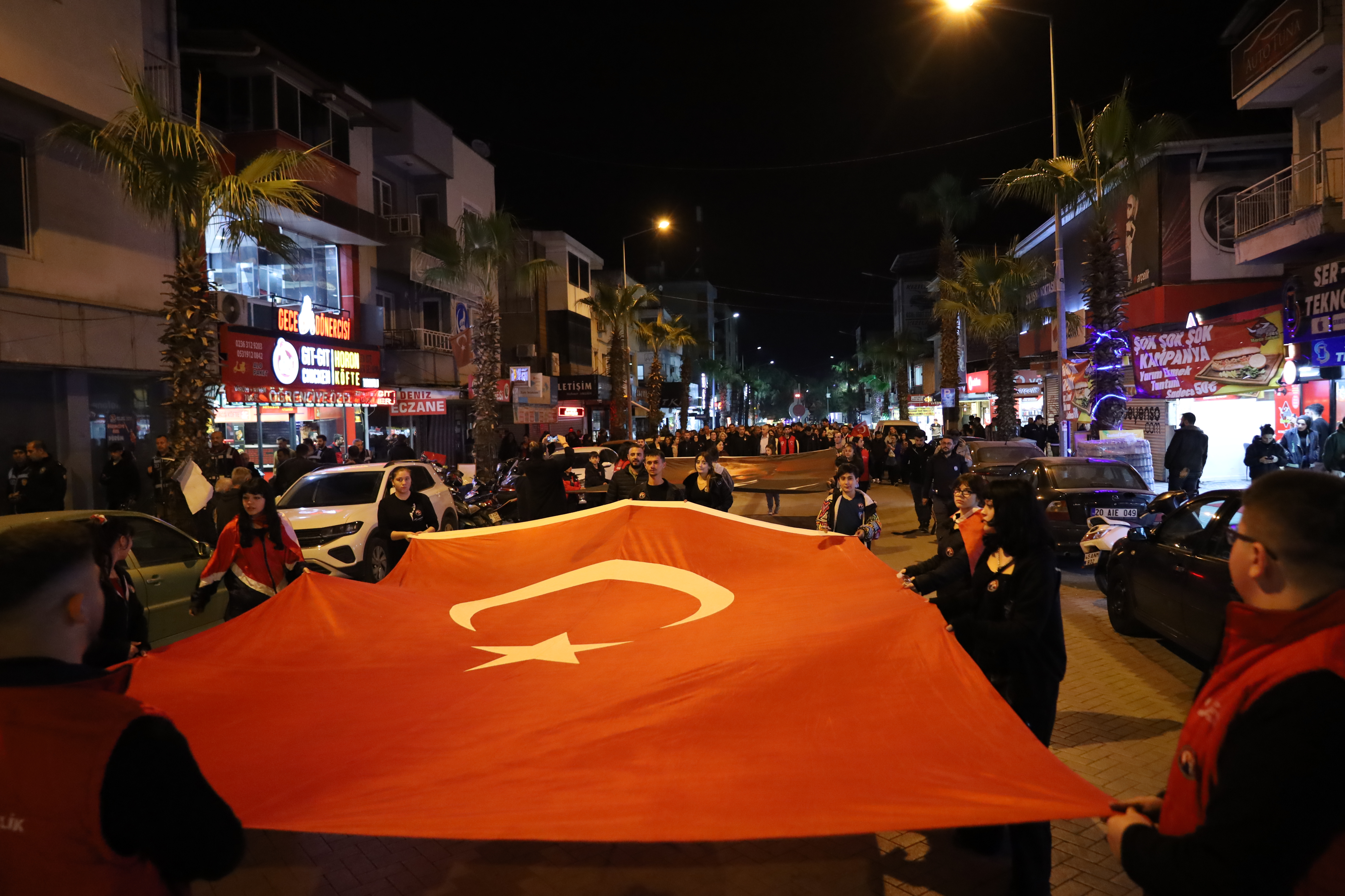 Turgutlu’da “Ata’ya Saygı Yürüyüşü” Düzenlendi