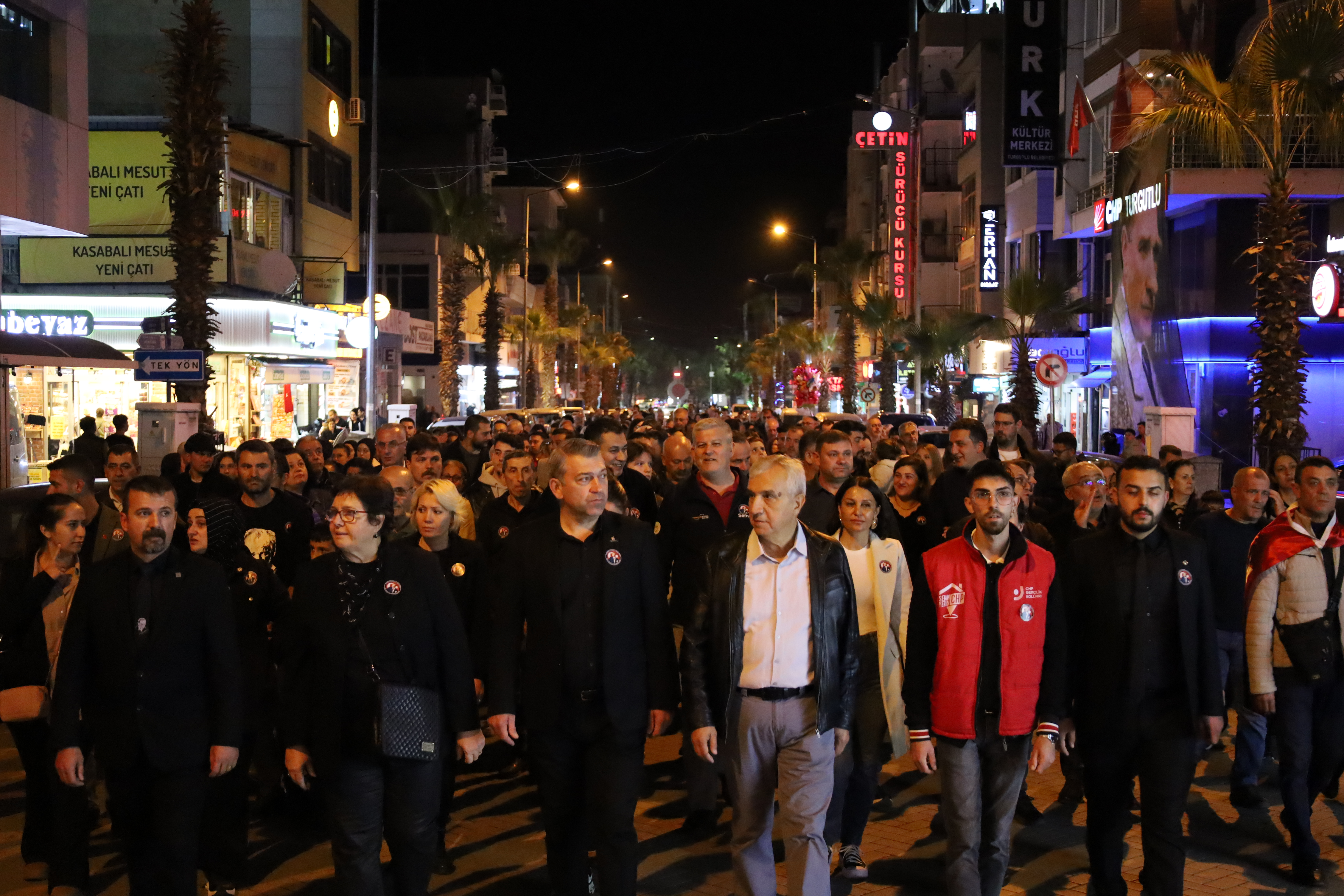 Turgutlu’da “Ata’ya Saygı Yürüyüşü” Düzenlendi