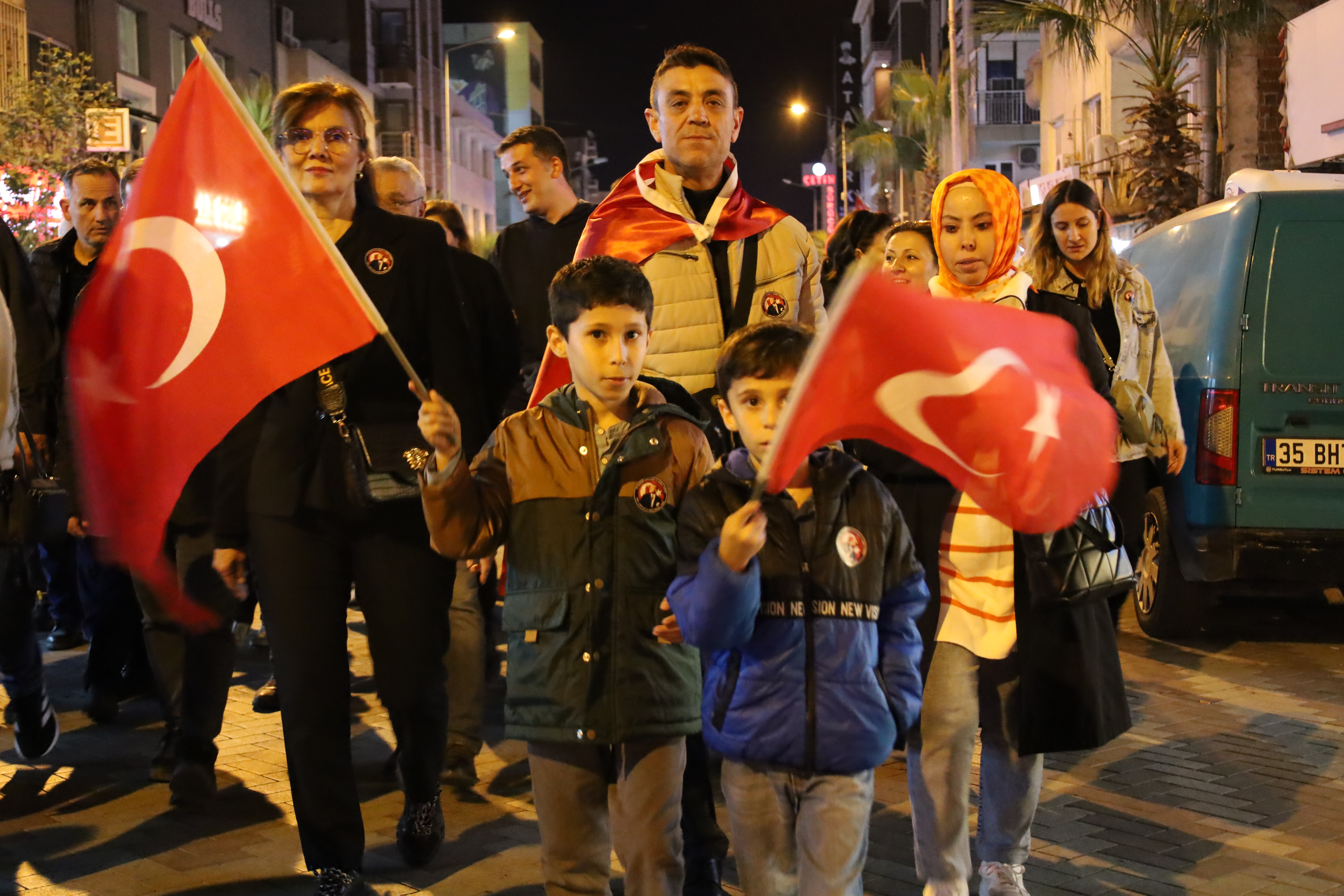 Turgutlu’da “Ata’ya Saygı Yürüyüşü” Düzenlendi