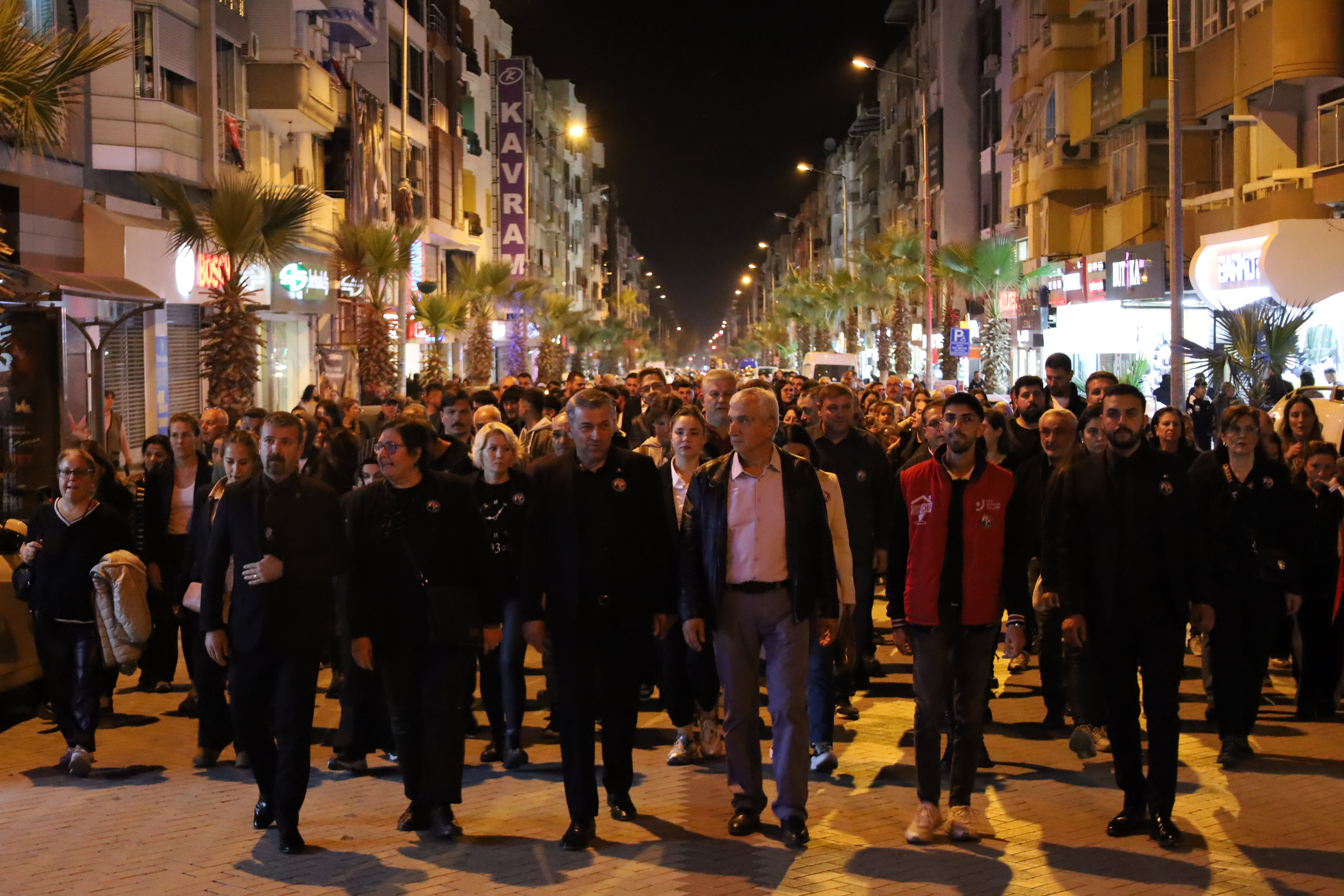 Turgutlu’da “Ata’ya Saygı Yürüyüşü” Düzenlendi