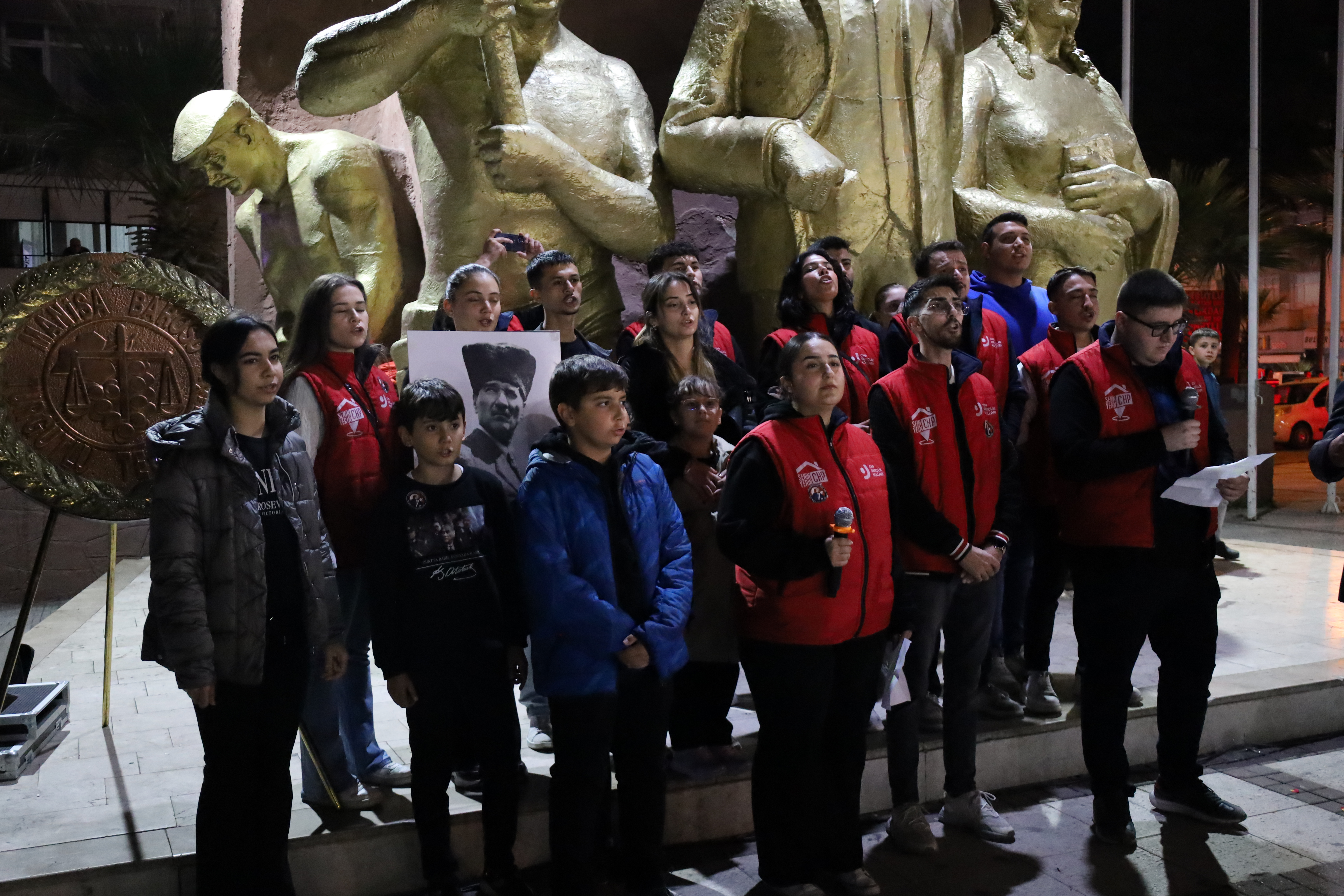 Turgutlu’da “Ata’ya Saygı Yürüyüşü” Düzenlendi