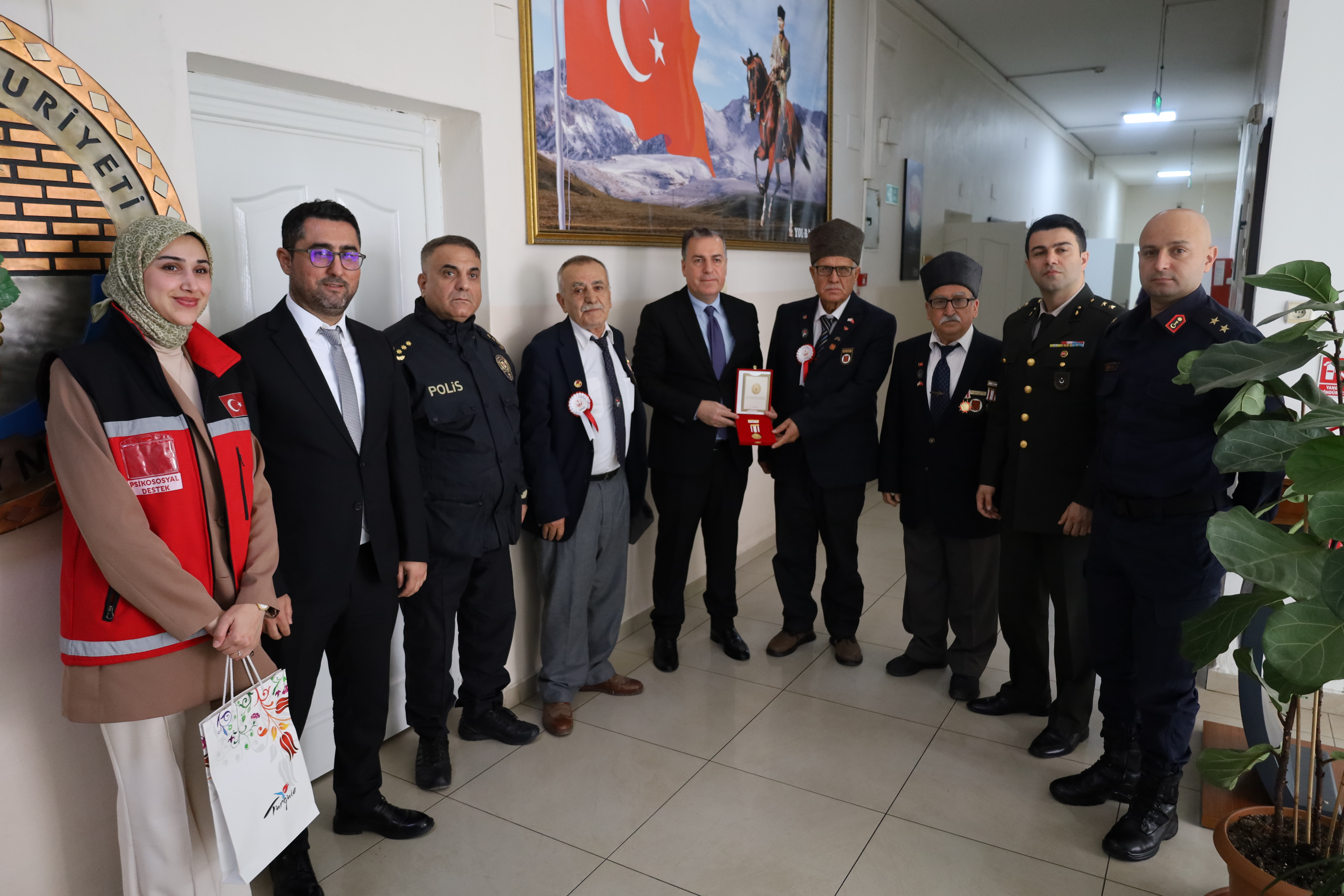 Kıbrıs Gazisi Akkurt’a 51 Yıl Sonra Milli Mücadele Madalyası Verildi