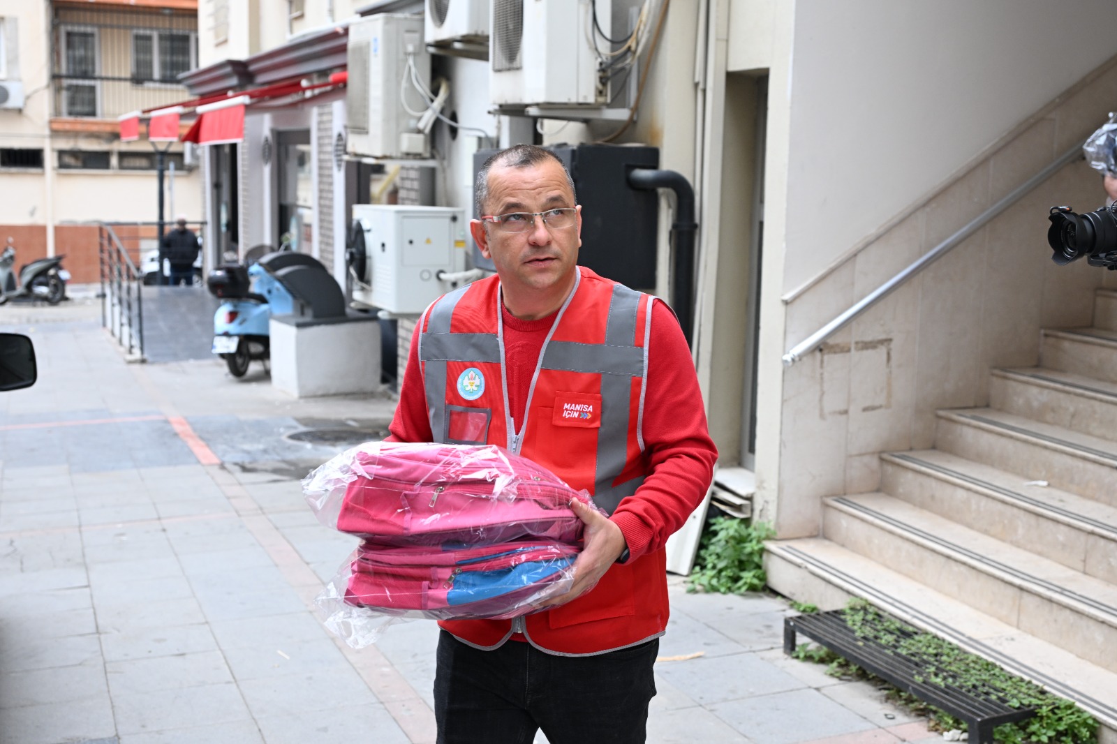 Büyükşehir’den 15 Bin Öğrenciye Çanta ve Kırtasiye Desteği