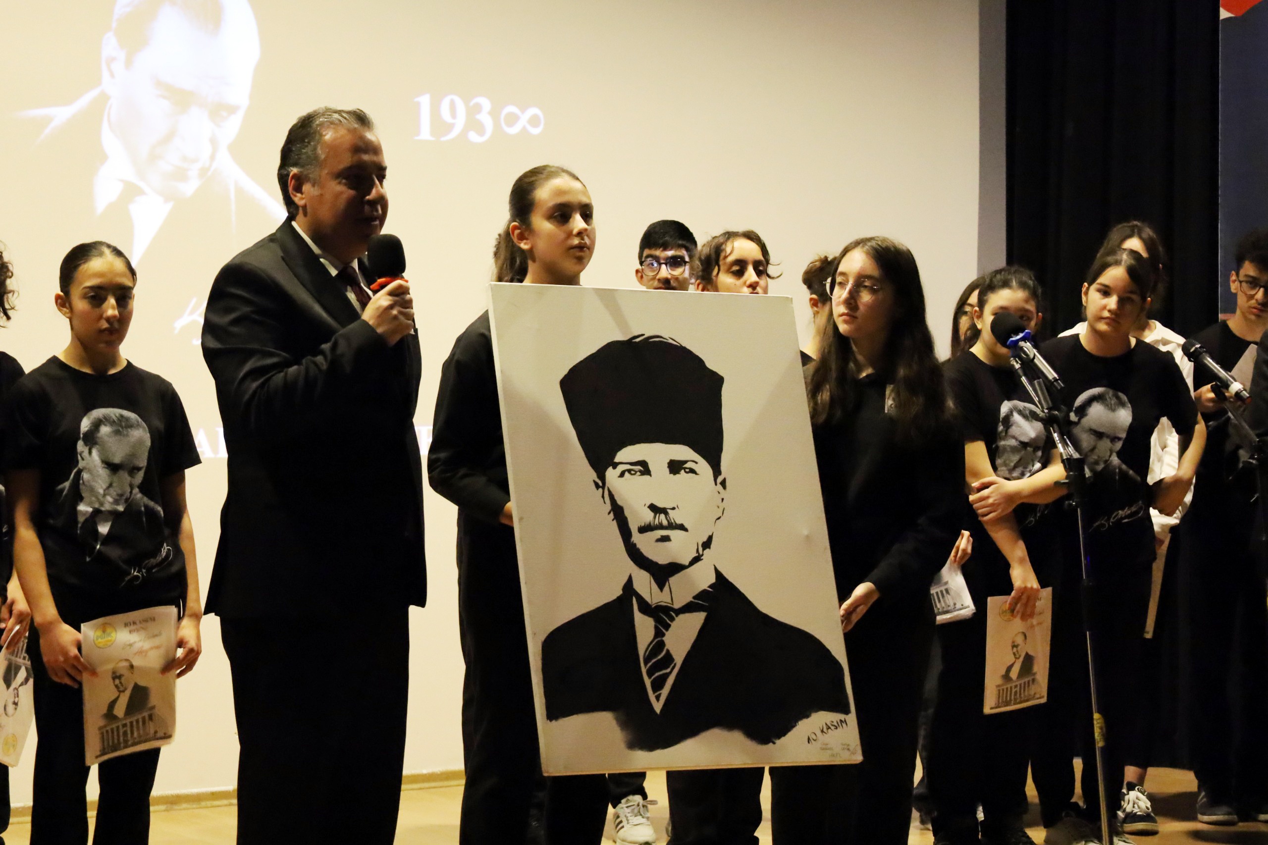 Turgutlu Halil Kale Fen Lisesi'nden 10 Kasım Programı