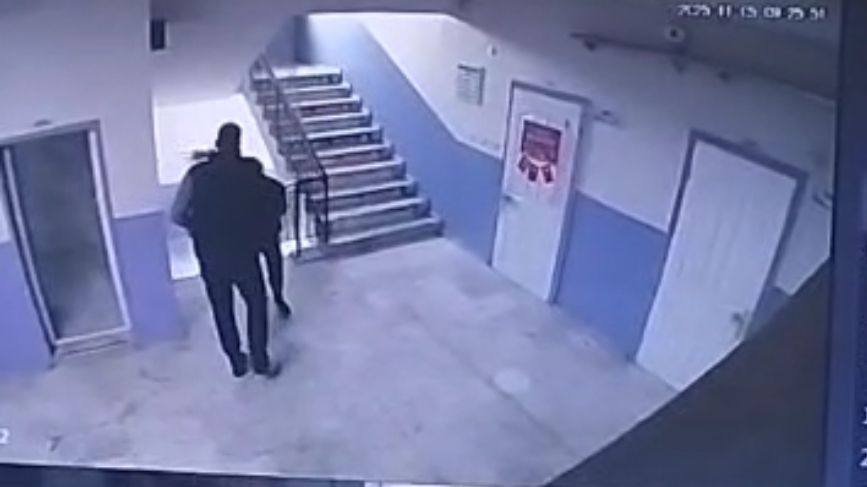 Turgutlu'da Okul müdüründen otizmli öğrenciye şok hareket! Merdivenlerden yuvarlandı