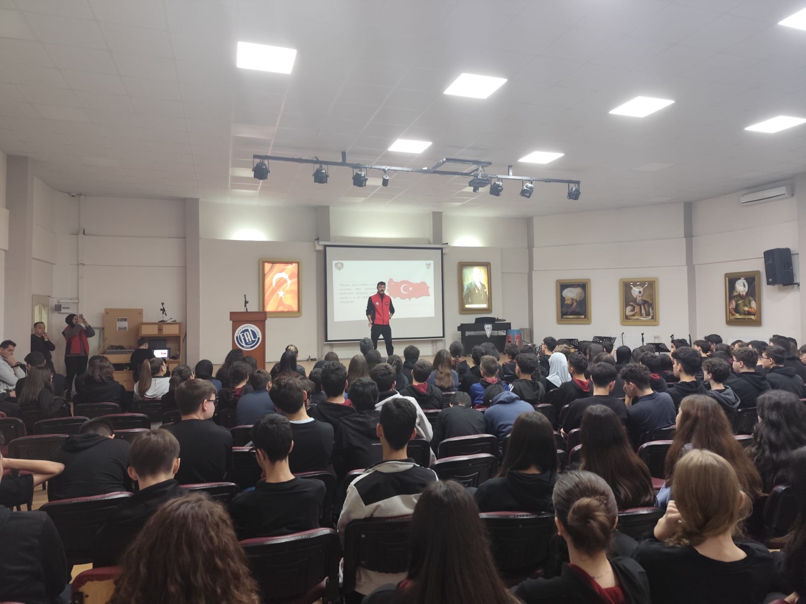 Manisa Emniyeti’nden Gençlere Güvenli Gelecek İçin Eğitim Seferberliği