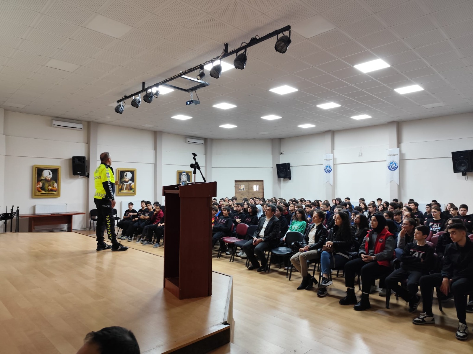 Manisa Emniyeti’nden Gençlere Güvenli Gelecek İçin Eğitim Seferberliği