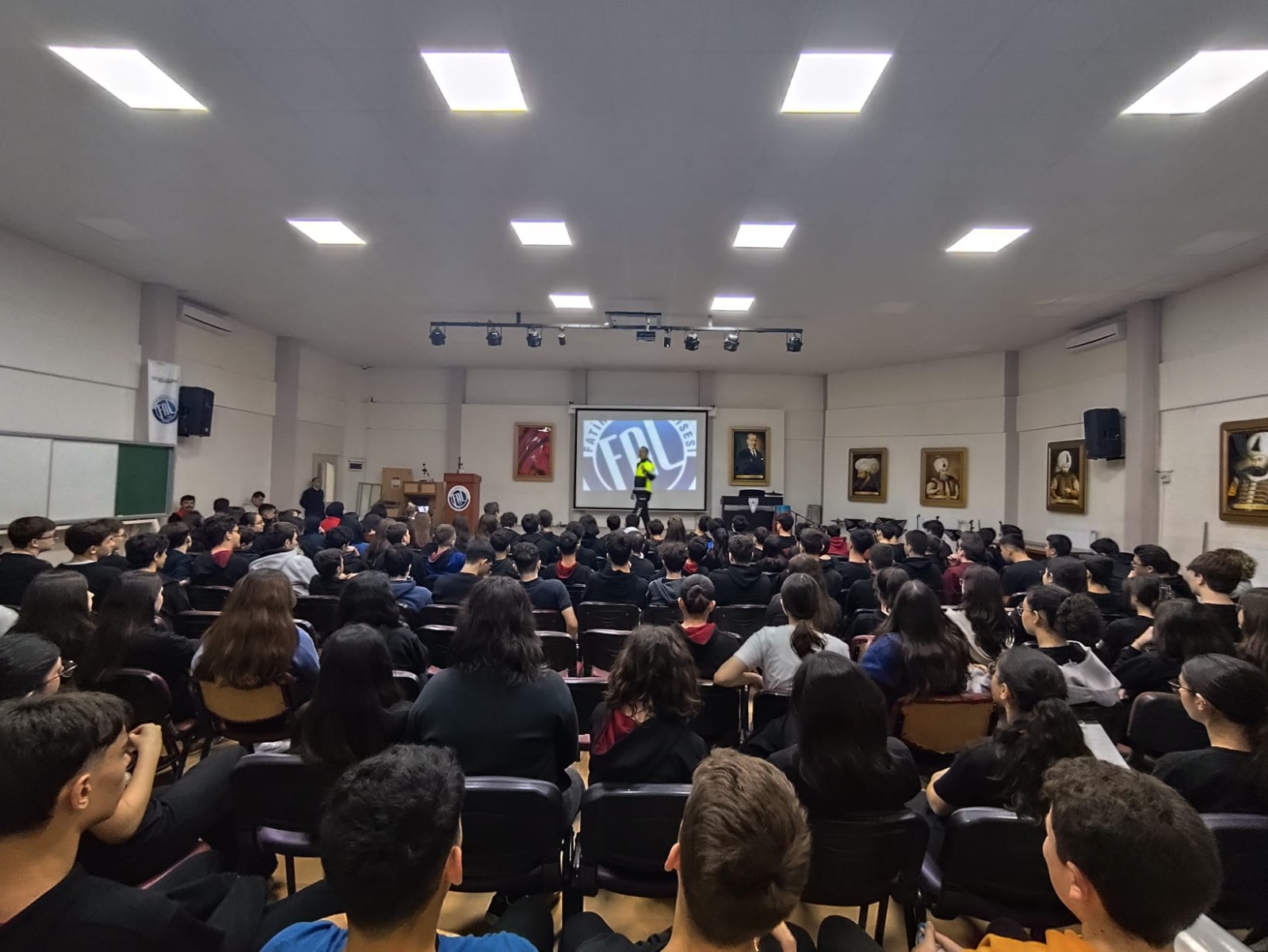 Manisa Emniyeti’nden Gençlere Güvenli Gelecek İçin Eğitim Seferberliği