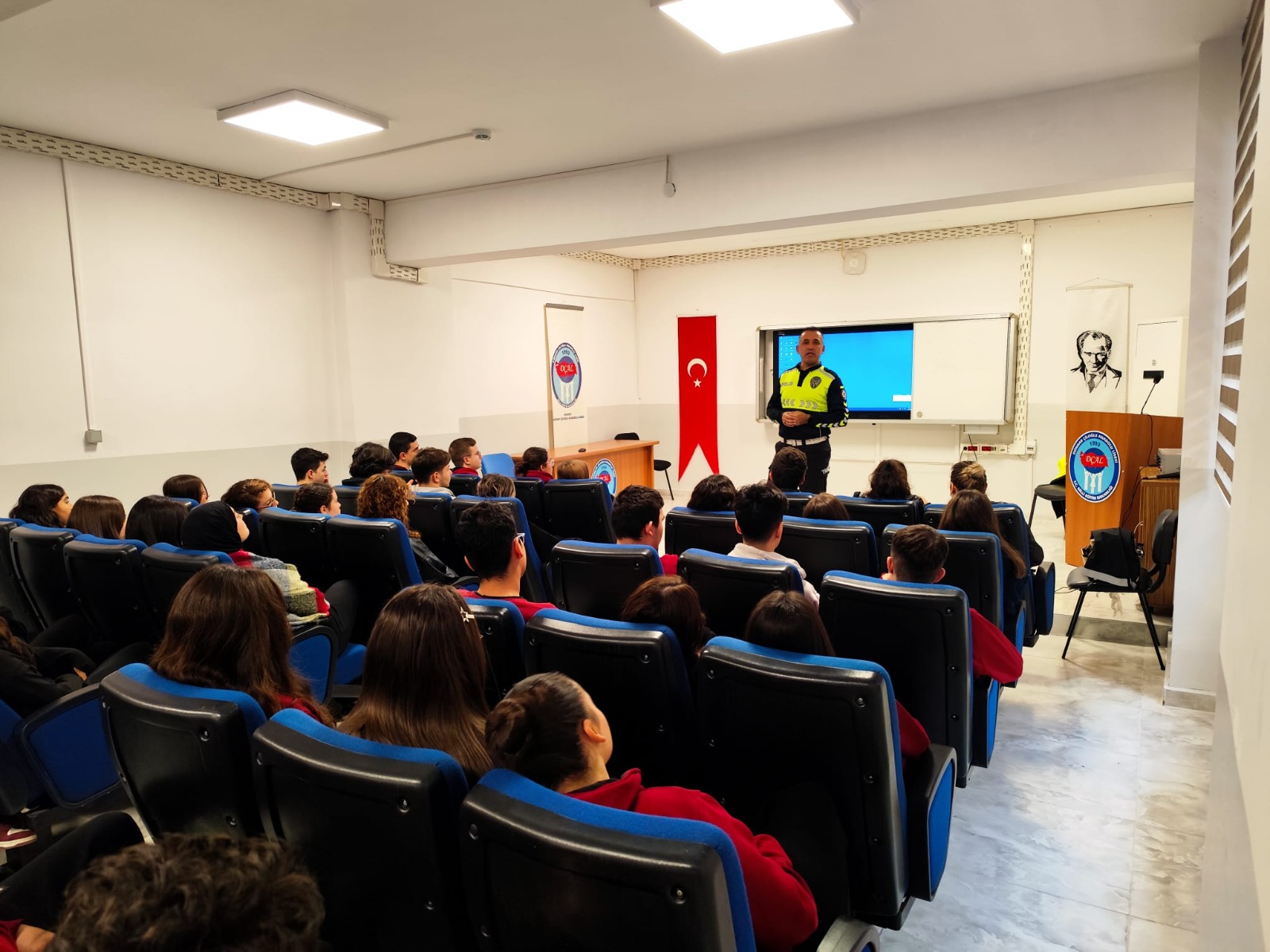 Manisa Emniyeti’nden Gençlere Güvenli Gelecek İçin Eğitim Seferberliği
