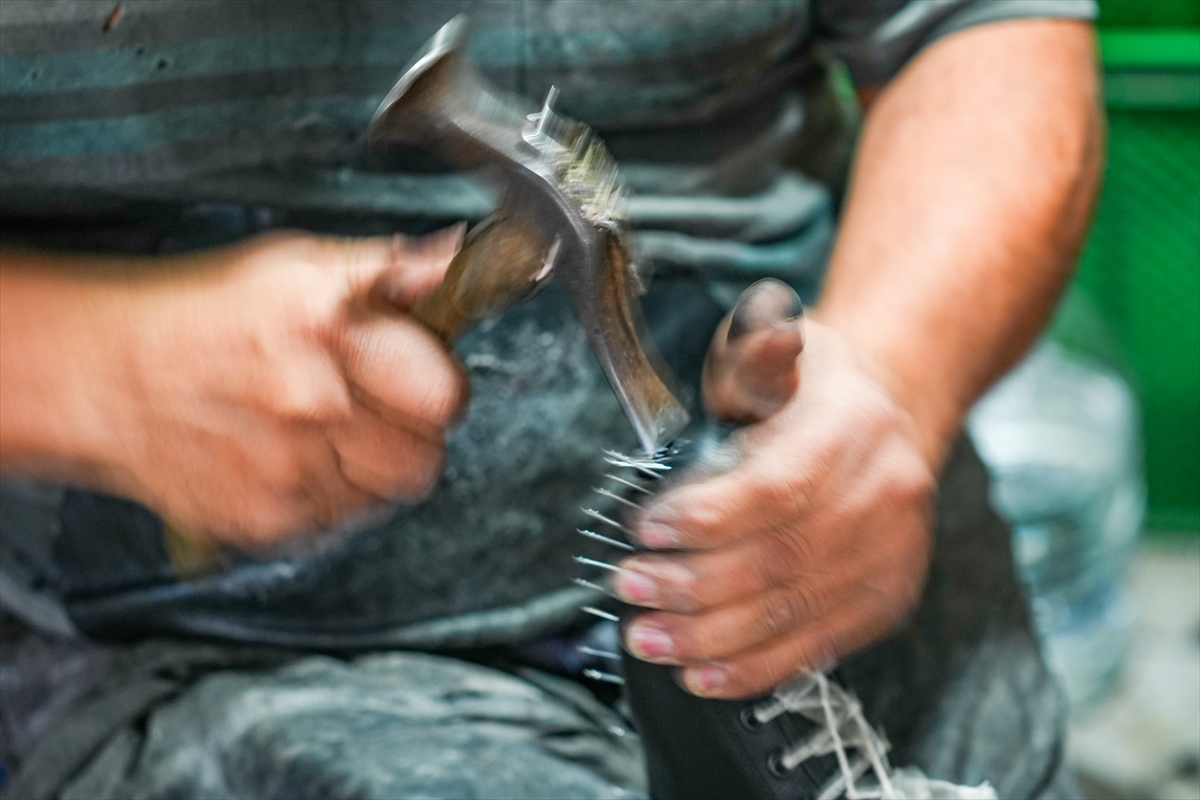 Dede mirası ayakkabıcılığı e-ticarete taşıyarak ayakta tuttu