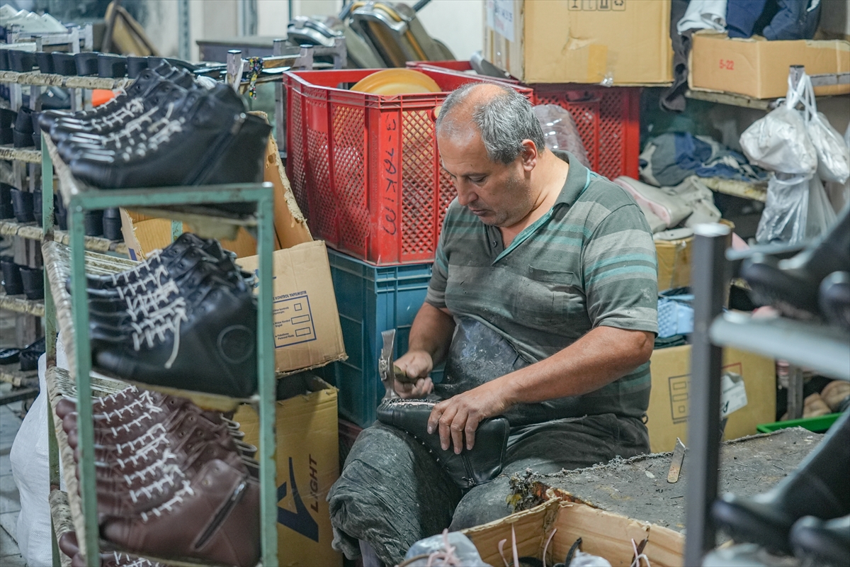 Dede mirası ayakkabıcılığı e-ticarete taşıyarak ayakta tuttu