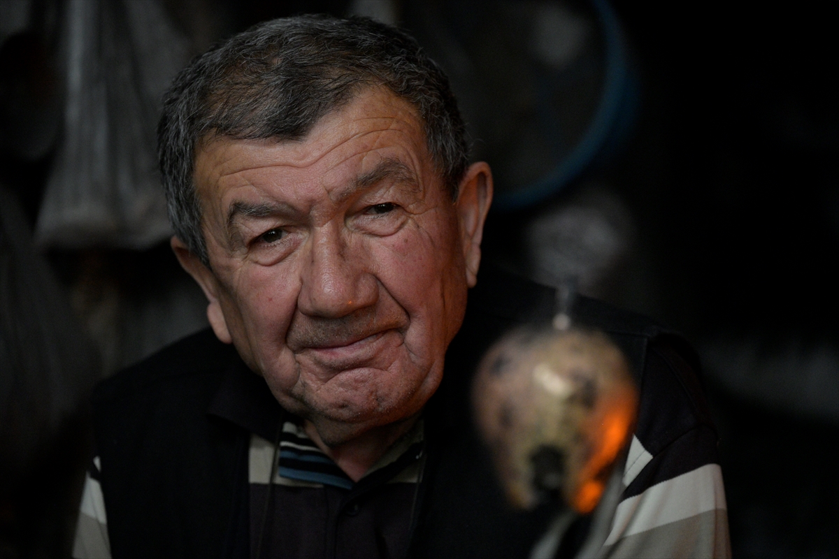 Demirci’de 65 Yıllık Emek: Çan Ustası Sabancı Ailesi Geleneği Yaşatıyor