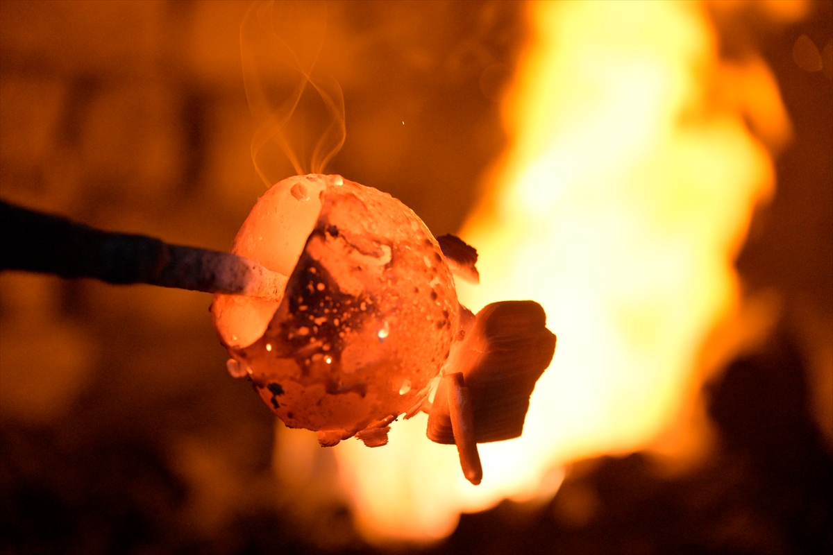 Demirci’de 65 Yıllık Emek: Çan Ustası Sabancı Ailesi Geleneği Yaşatıyor