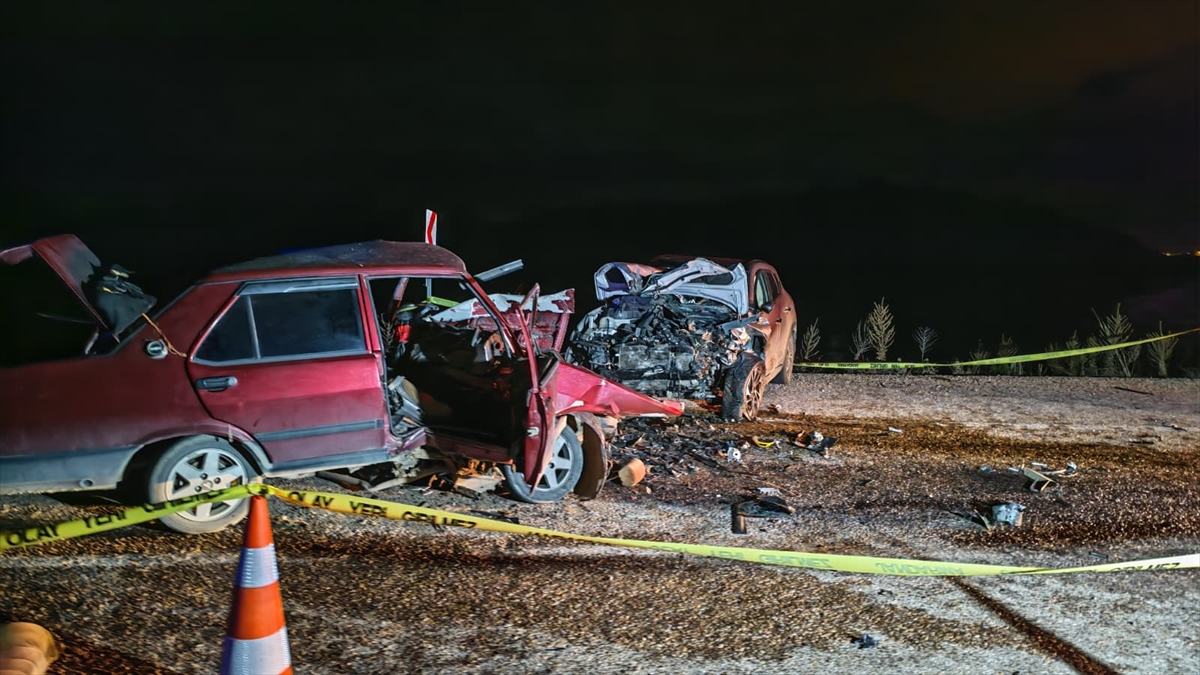 Manisa'da feci kaza: 3 ölü, 1 yaralı