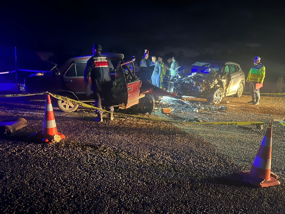 Manisa'da feci kaza: 3 ölü, 1 yaralı