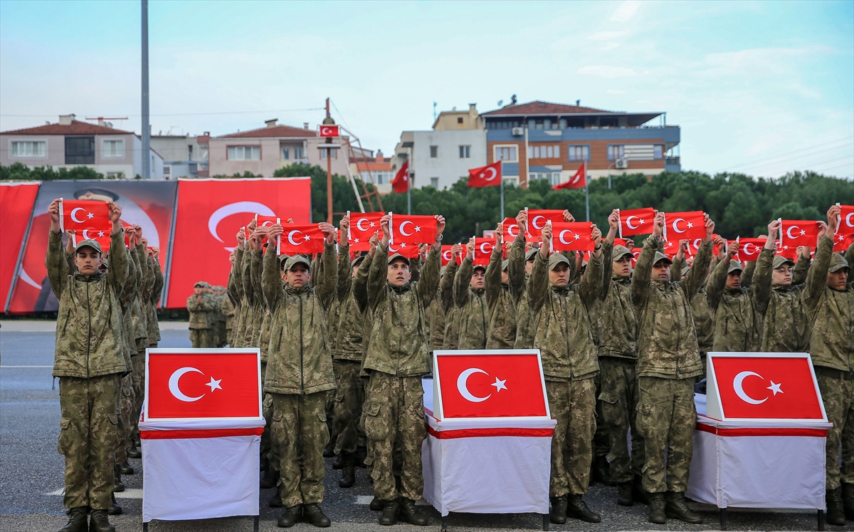 Eğitimini tamamlayan 3 bin 559 acemi er ant içti