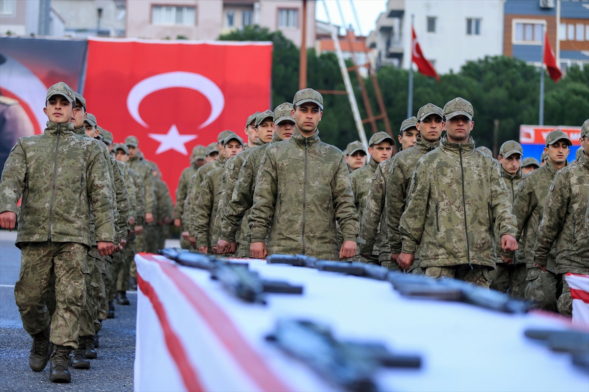 Eğitimini tamamlayan 3 bin 559 acemi er ant içti