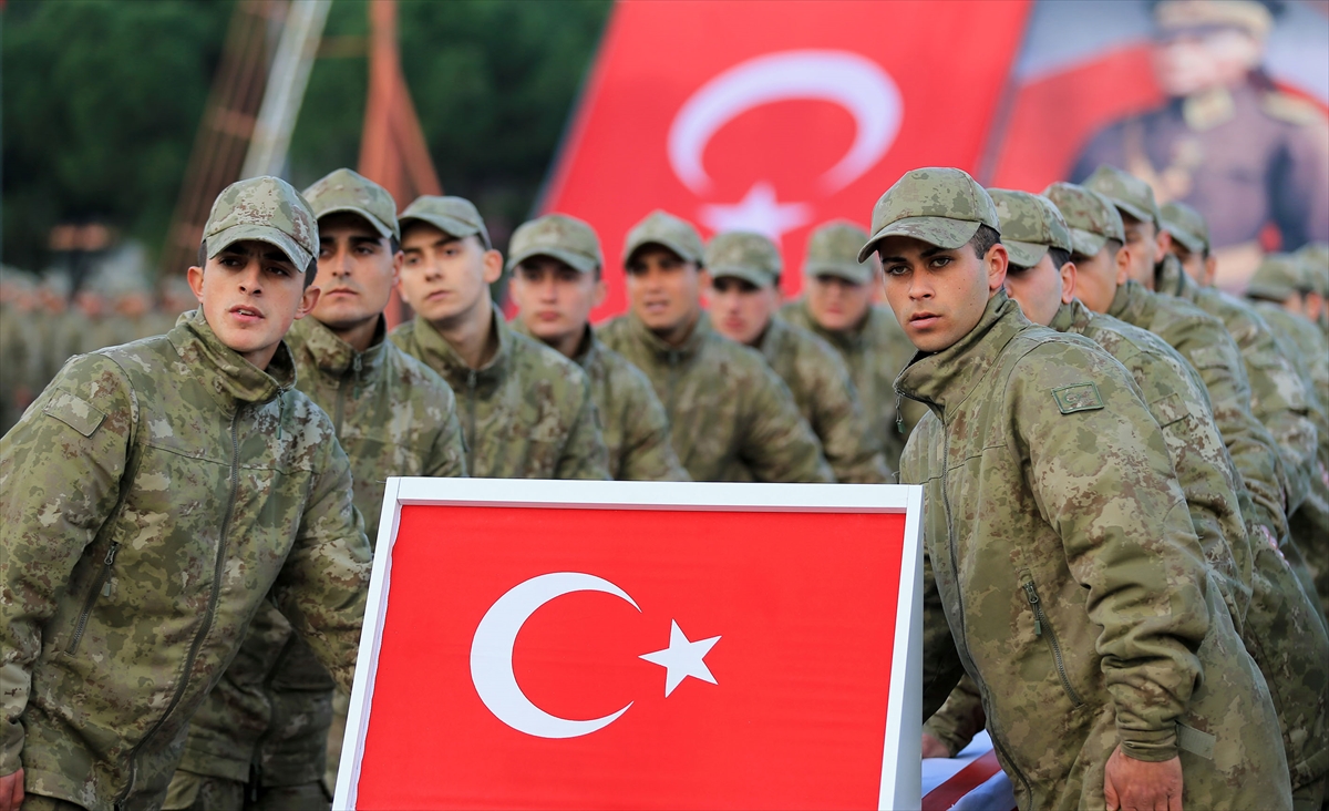 Eğitimini tamamlayan 3 bin 559 acemi er ant içti