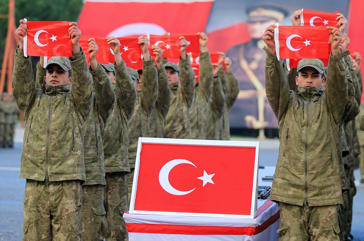 Eğitimini tamamlayan 3 bin 559 acemi er ant içti