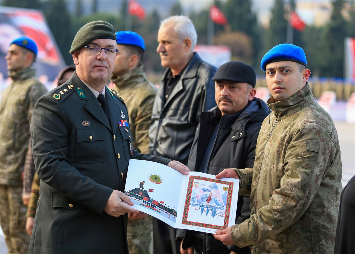 Eğitimini tamamlayan 3 bin 559 acemi er ant içti