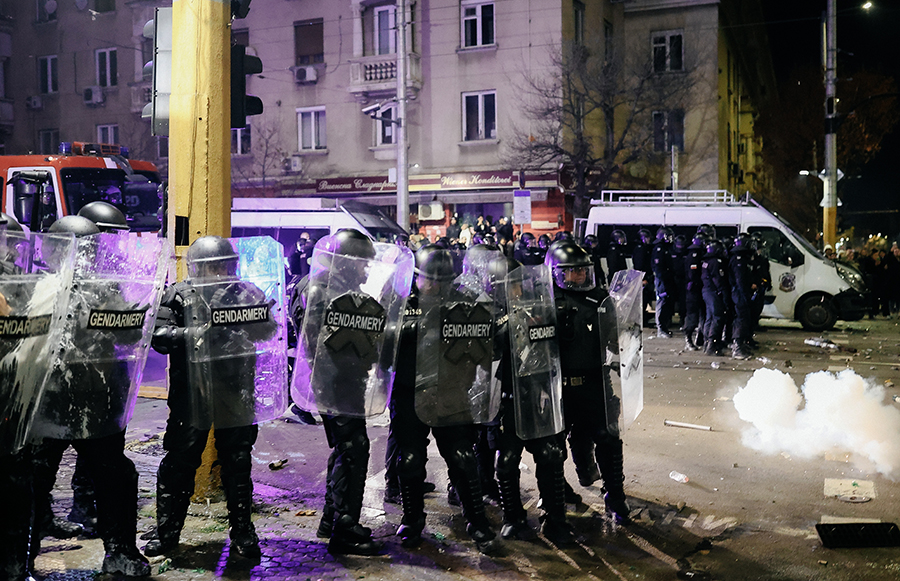 Türkiye'nin komşusunda sokaklar alev alev