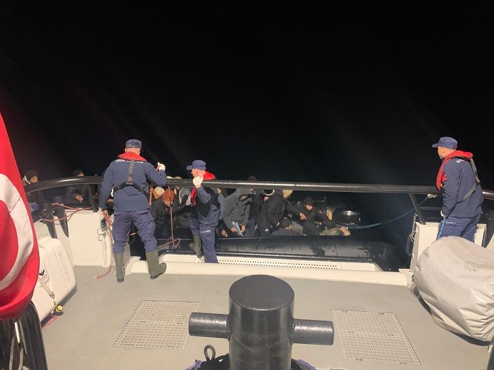 Motor Arızası Facianın Eşiğine Getirdi: 68 Düzensiz Göçmen Kurtarıldı