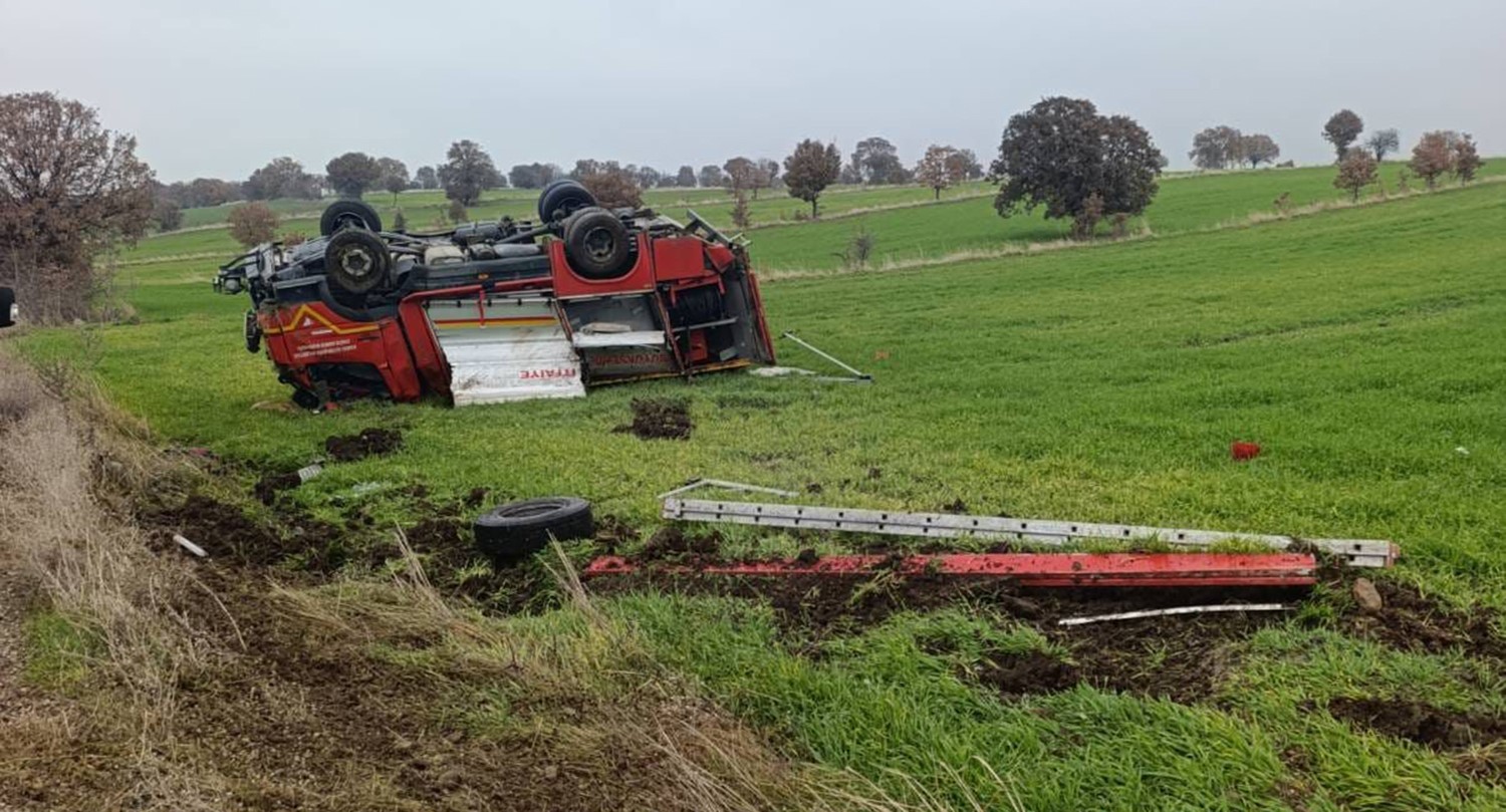 Manisa'da Yangına Giden İtfaiye Aracı Takla Attı: 1 Yaralı