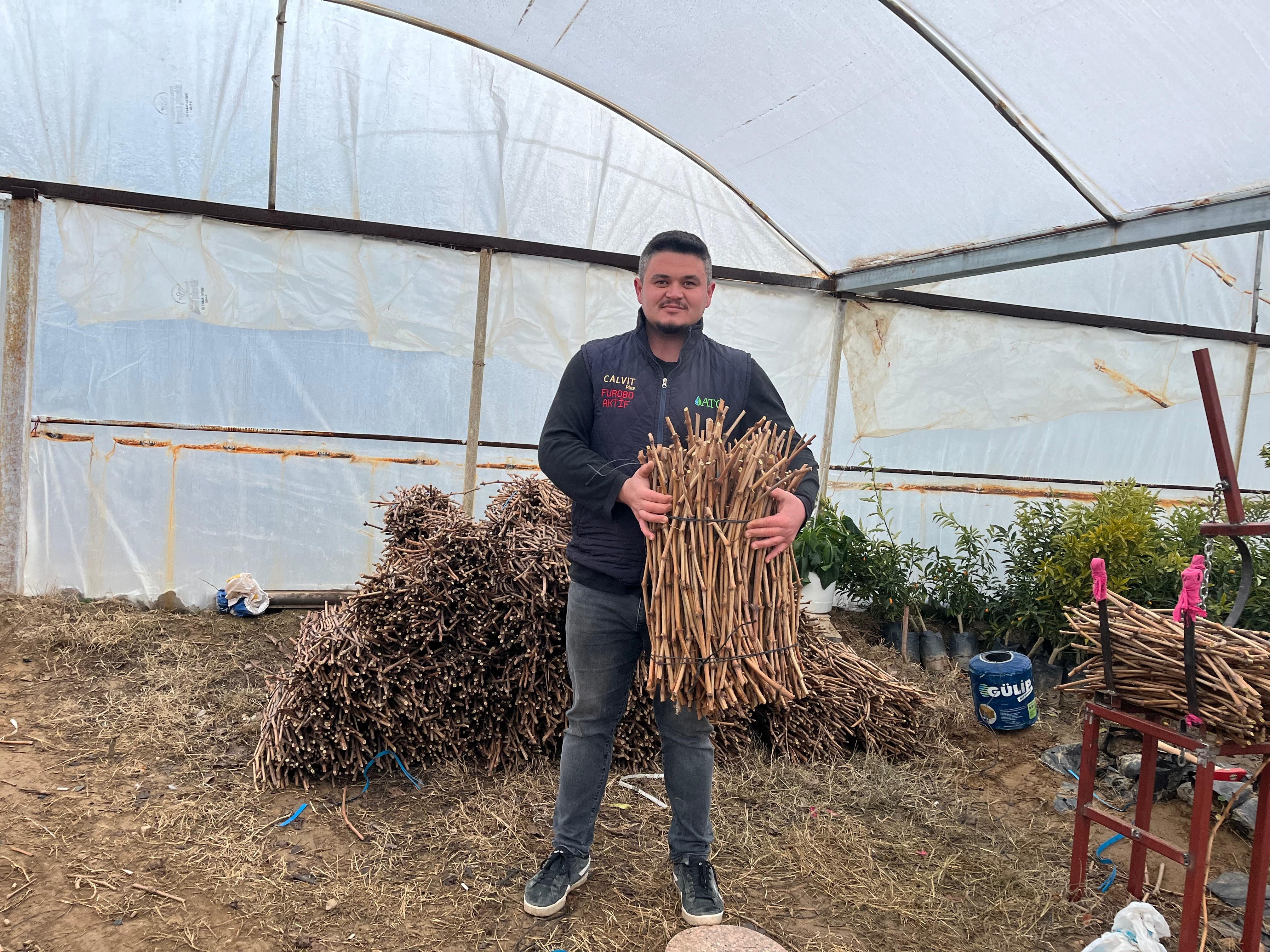 Manisalı Genç Kardeşlerden Tarıma 700 Bin Fidanlık Katkı