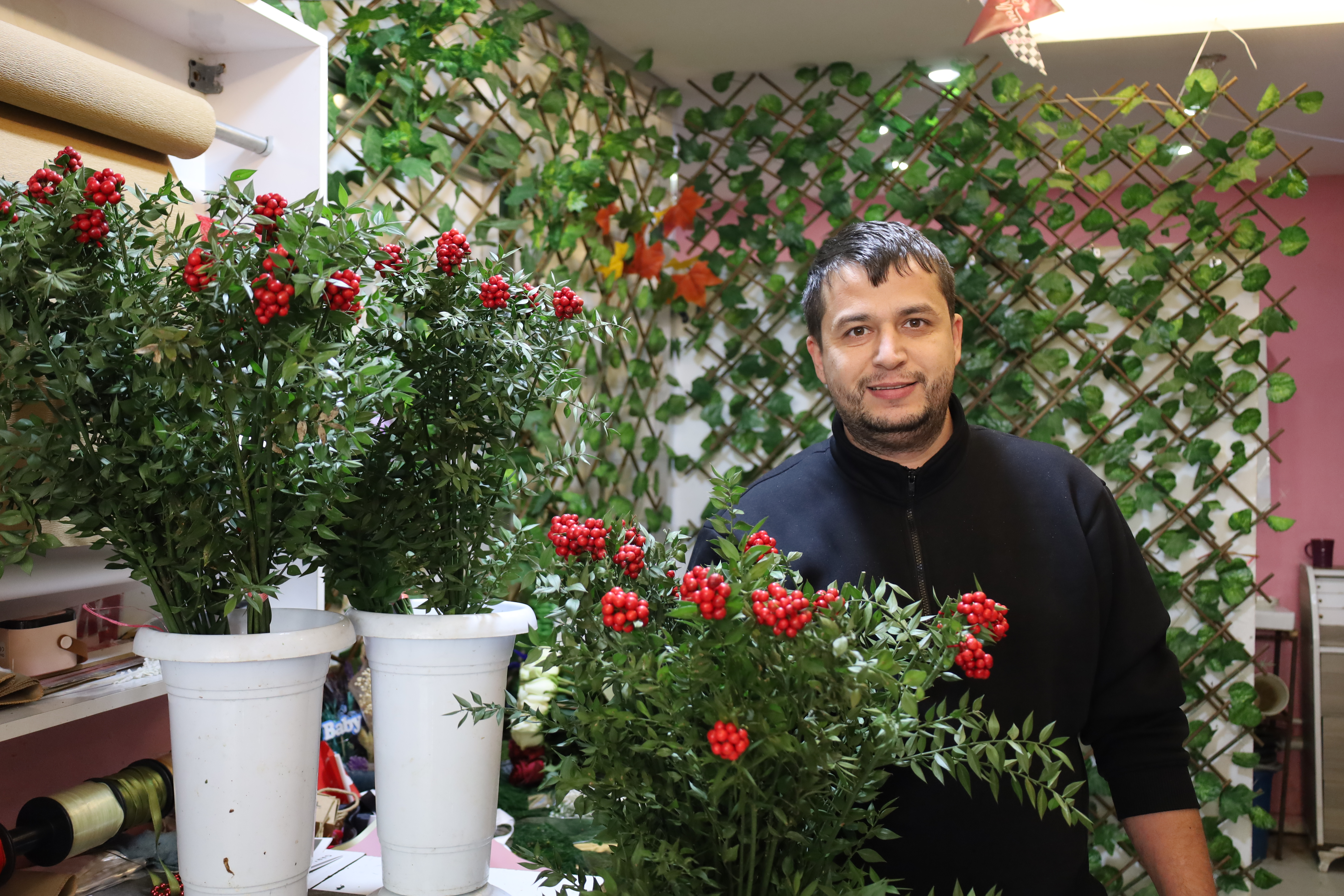 Turgutlu'da kokina mesaisi başladı, tezgahlar kırmızıya büründü!
