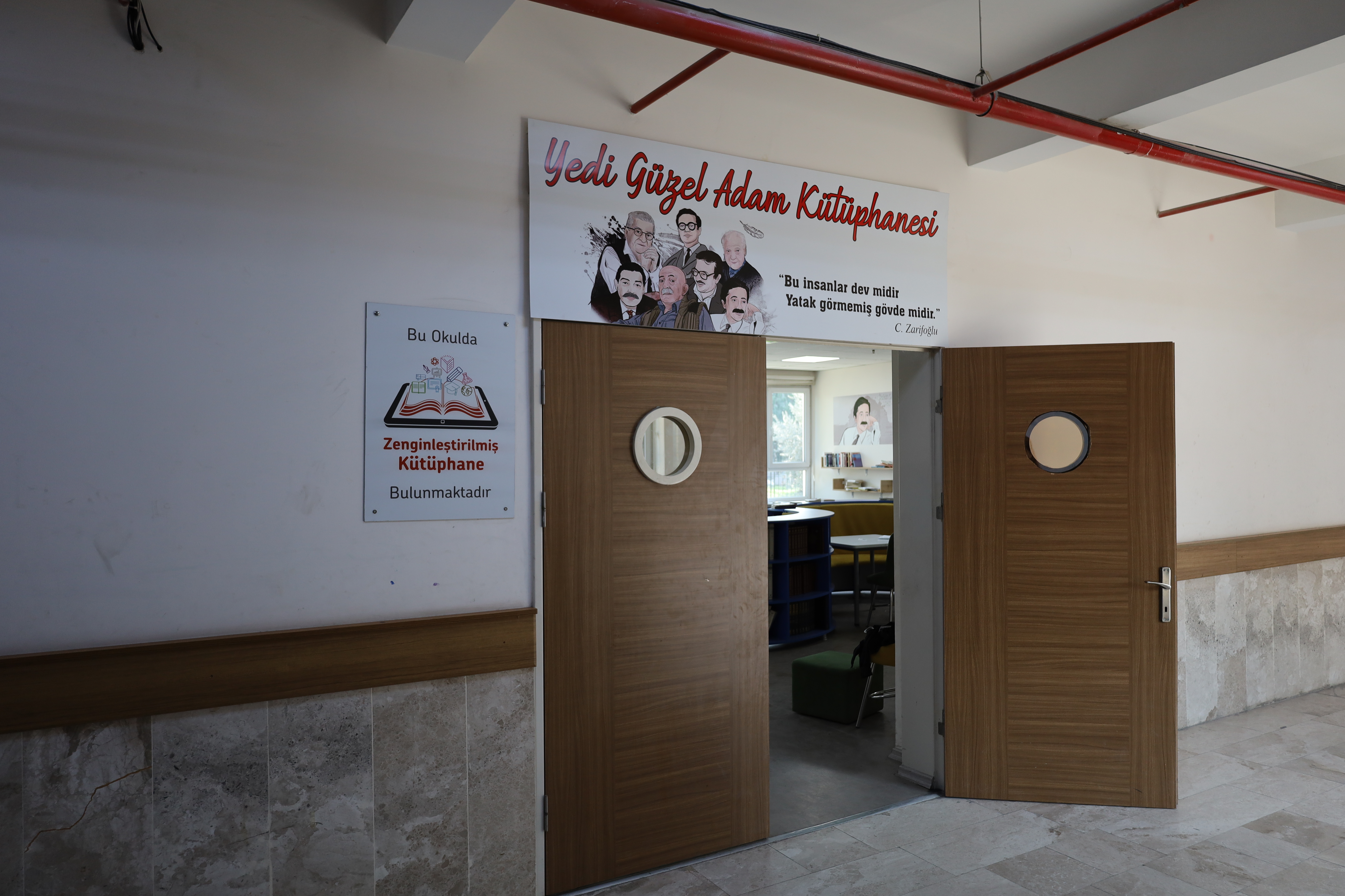 Turgutlulu İş İnsanından Okul Kütüphanesine Kitap Bağışı