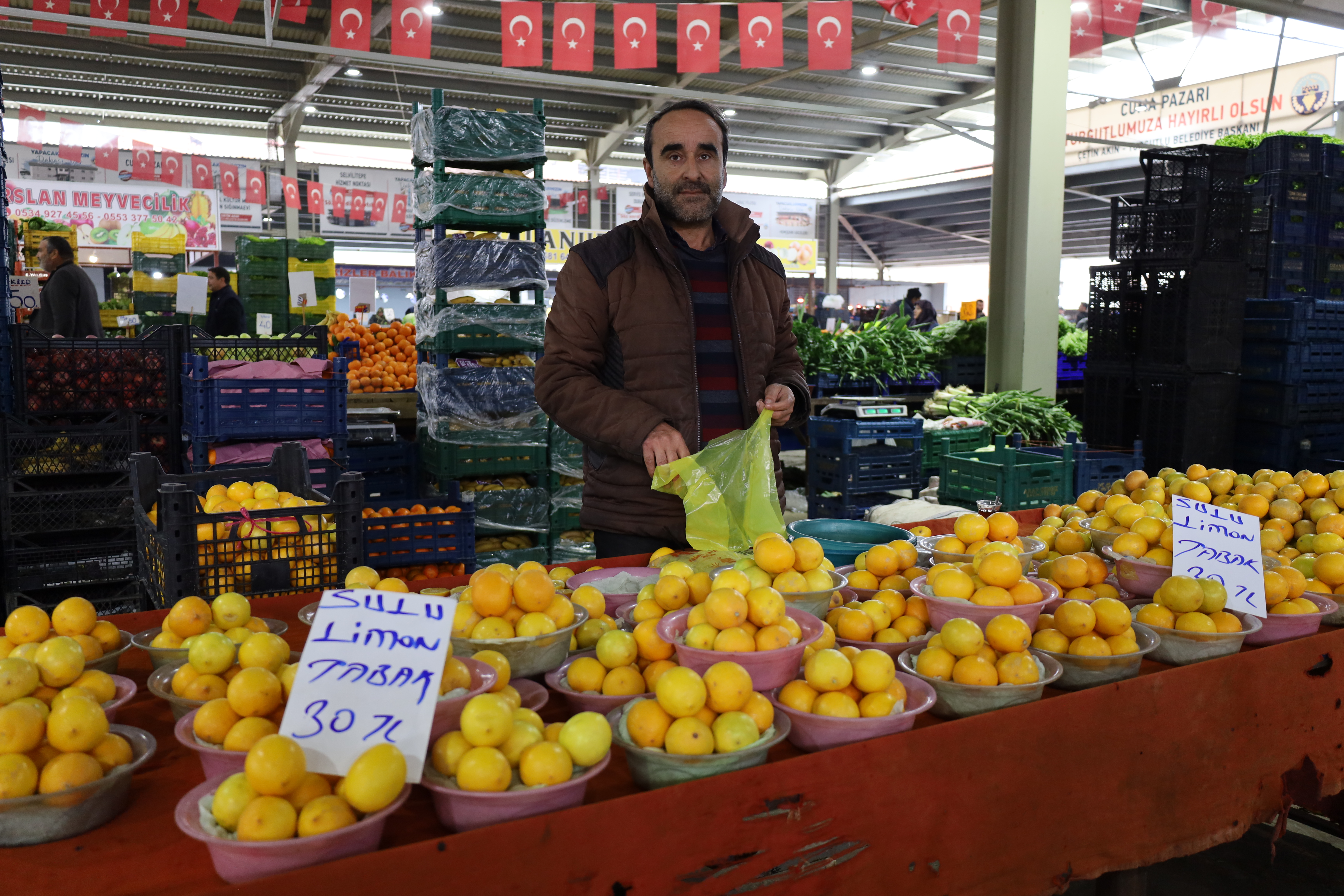 Turgutlu’da Cuma Pazarı’ndaki Güncel Fiyatlar