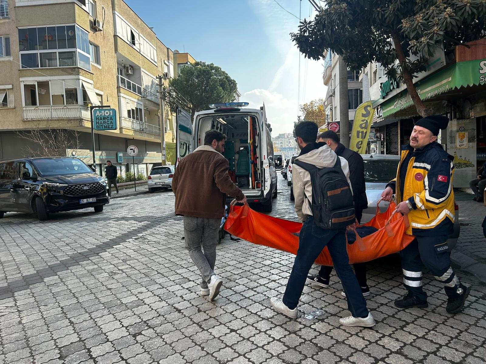 Turgutlu'da Evinde Düşüp Kalan Yaşlı Kadını İtfaiye Kurtardı