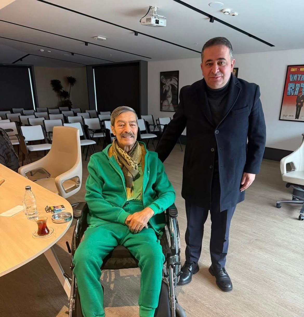 Usta sanatçı Kadir İnanır’dan aylar sonra ilk görüntü