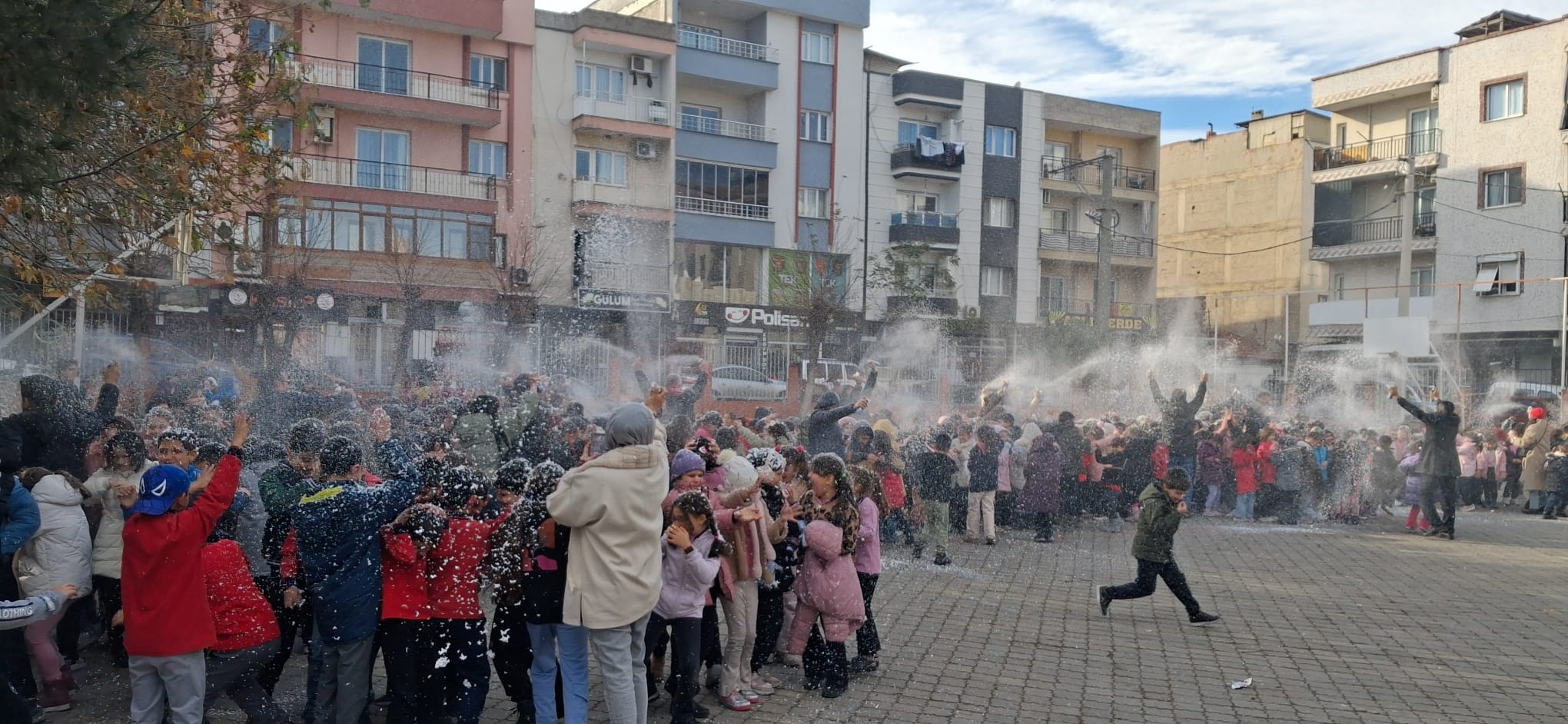 Turgutlu’da Öğrencilerin Kar Hayali Gerçeğe Dönüştü