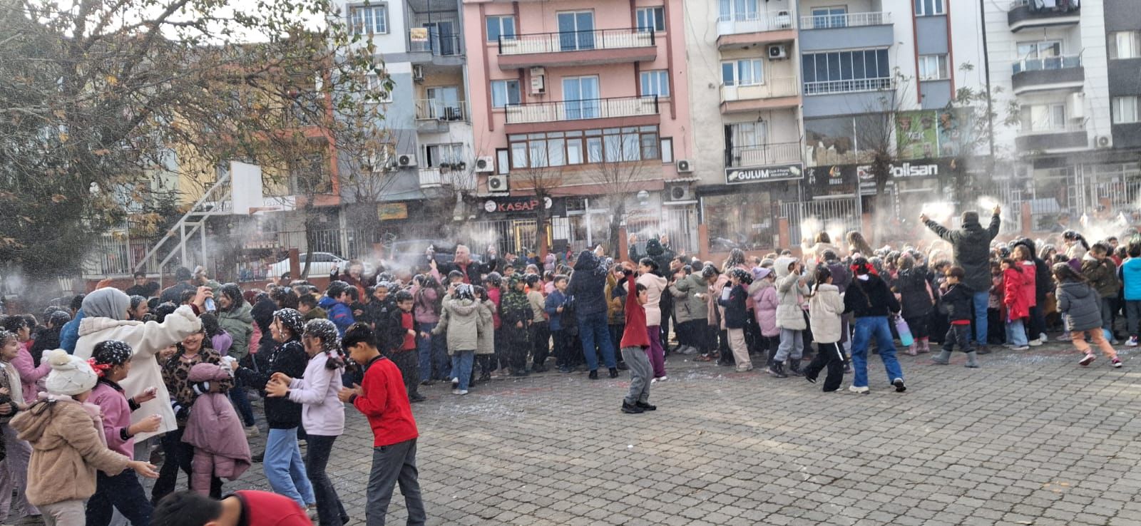 Turgutlu’da Öğrencilerin Kar Hayali Gerçeğe Dönüştü